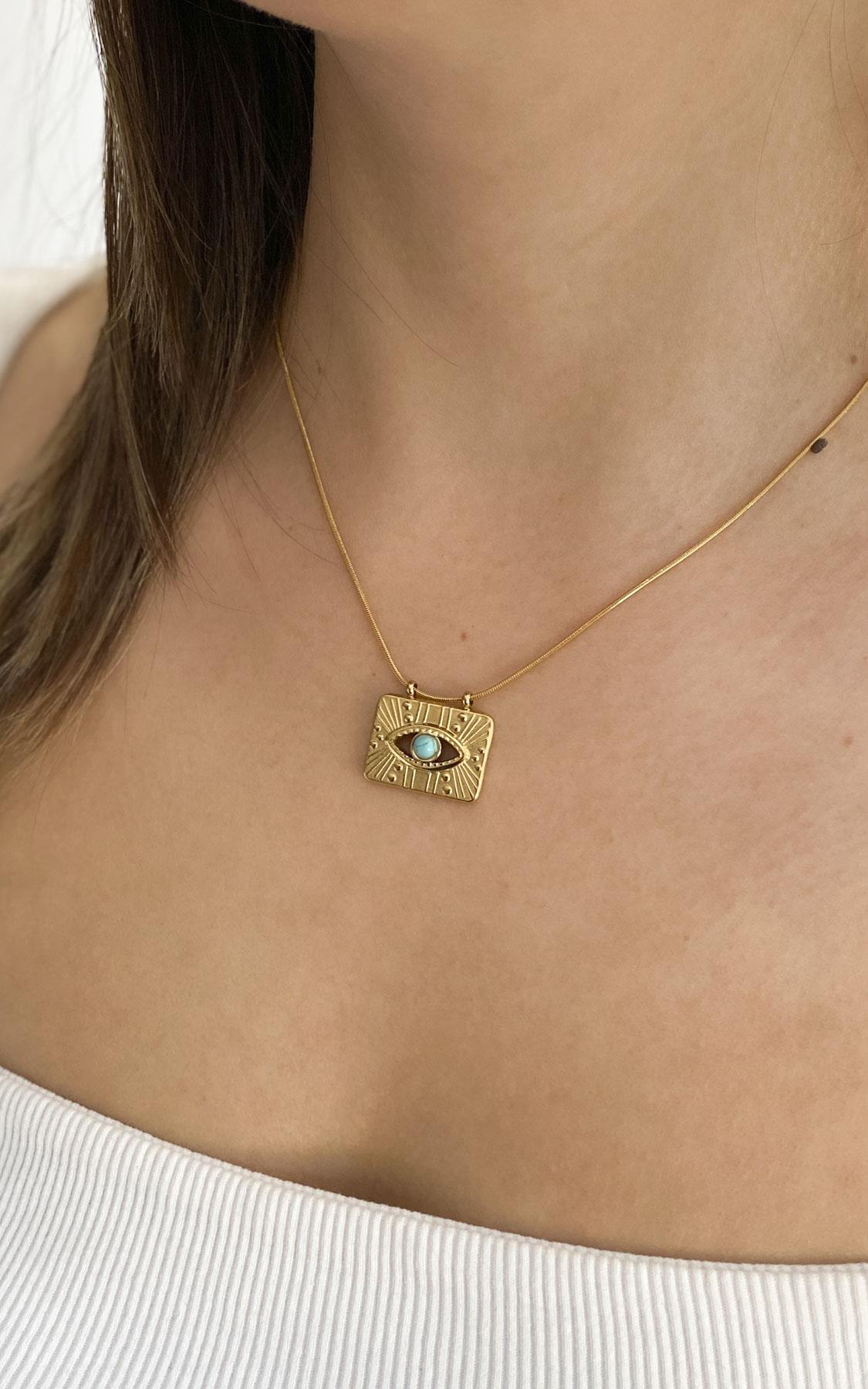 Plaka Üzeri Göz Desenli Gold Çelik Kolye