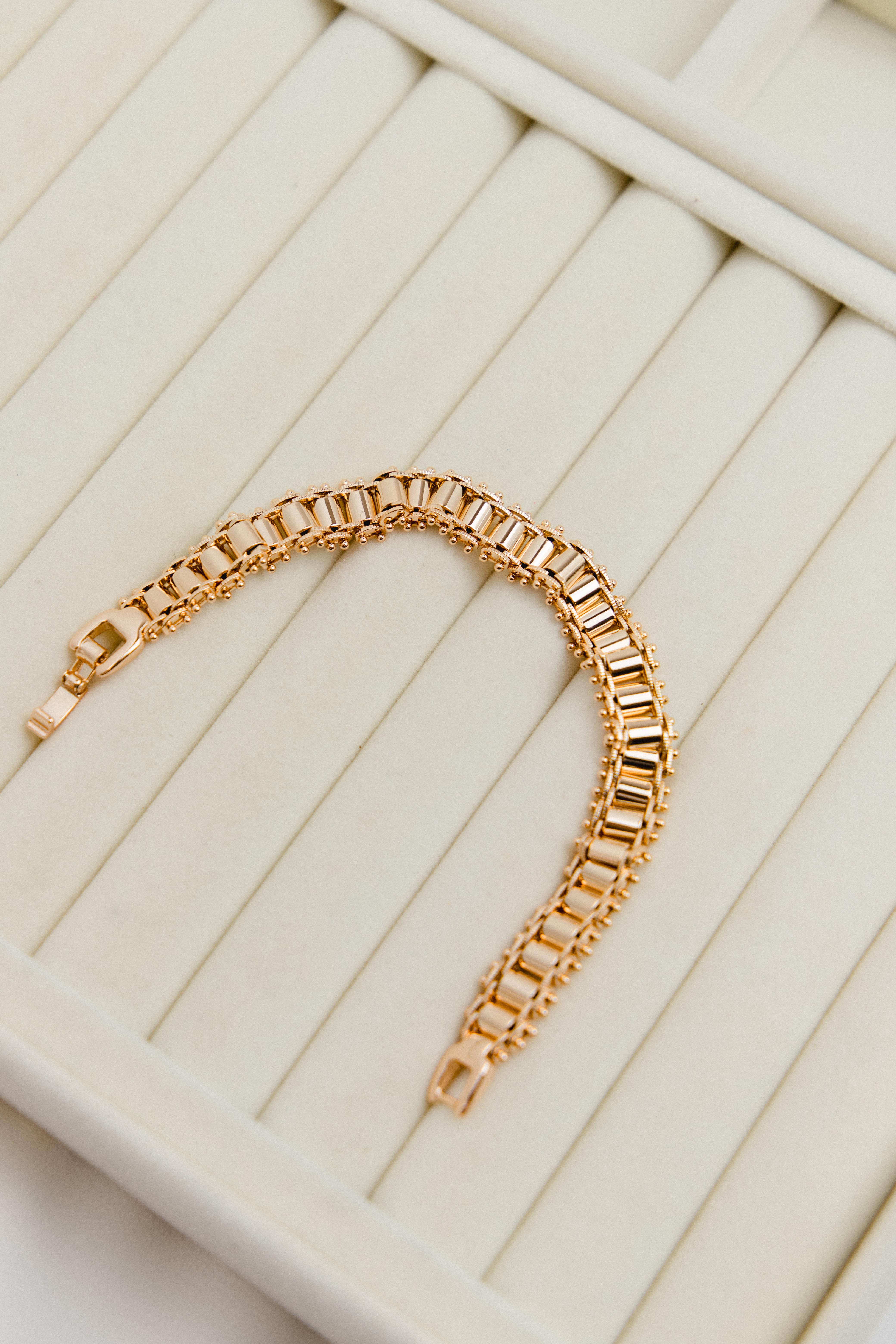 Sıralı Bombeli Plaka Gold Bileklik