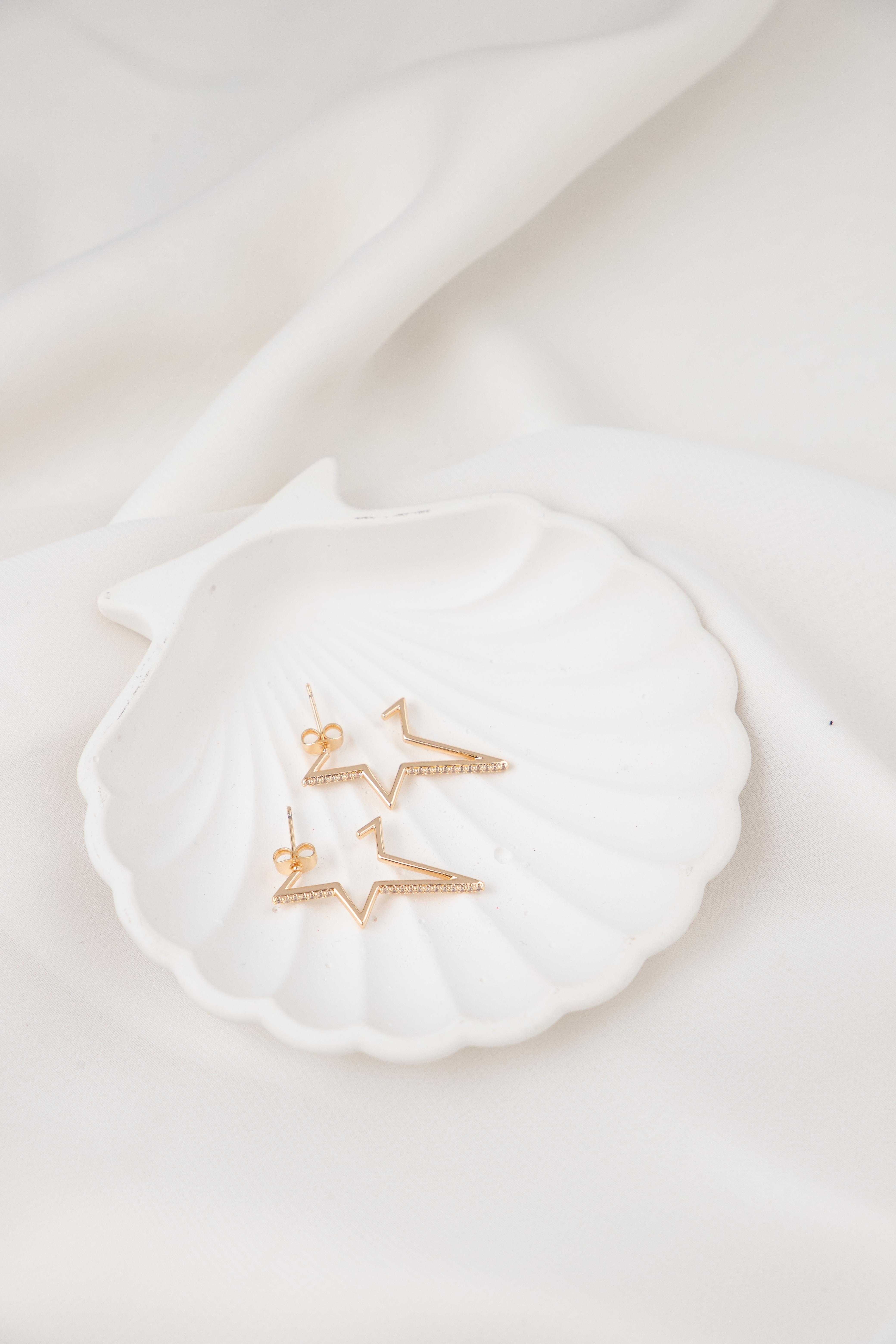 Yıldız Figürlü Gold Yarım Halka Küpe