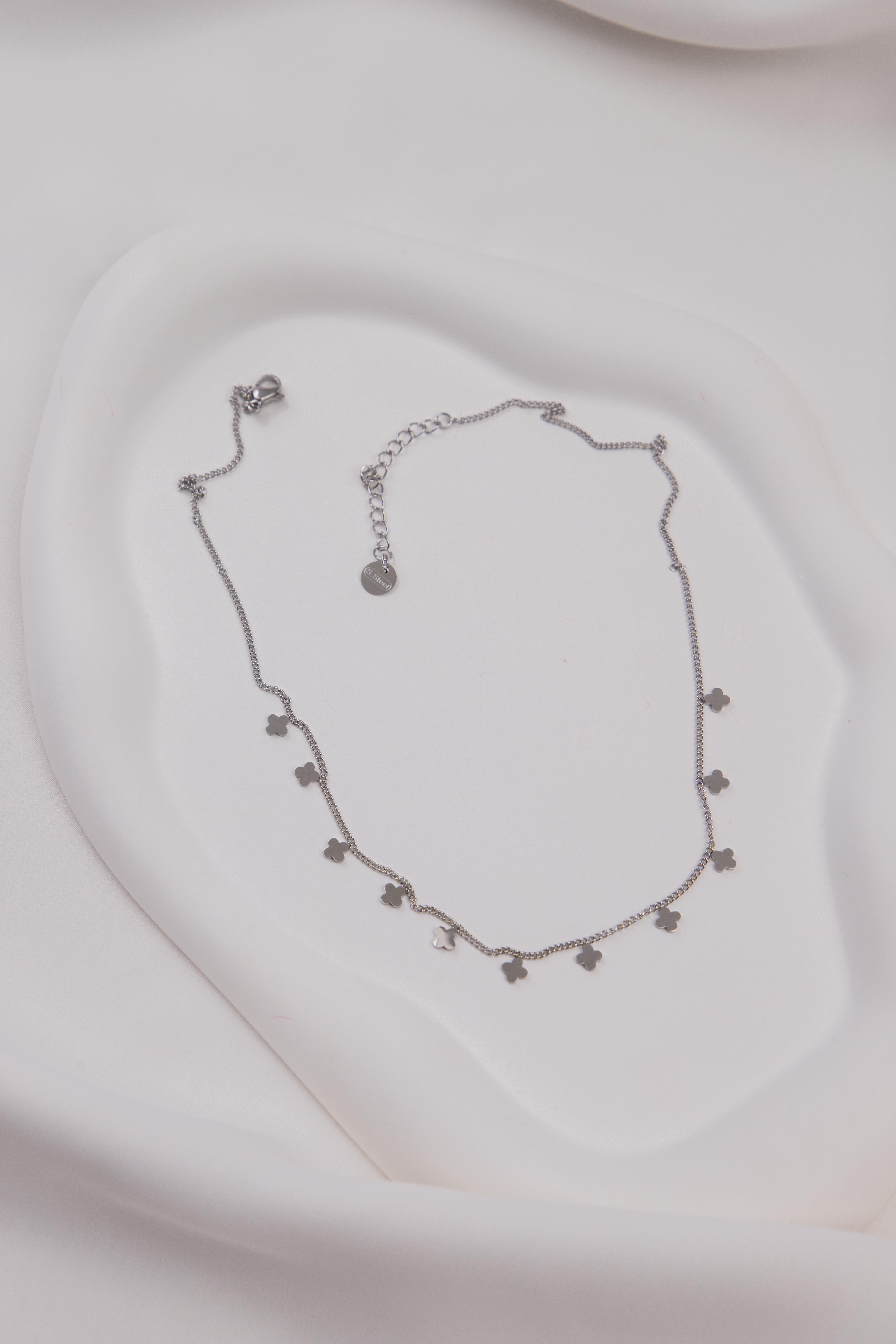 Yonca Sıralı Gümüş Çelik Kolye