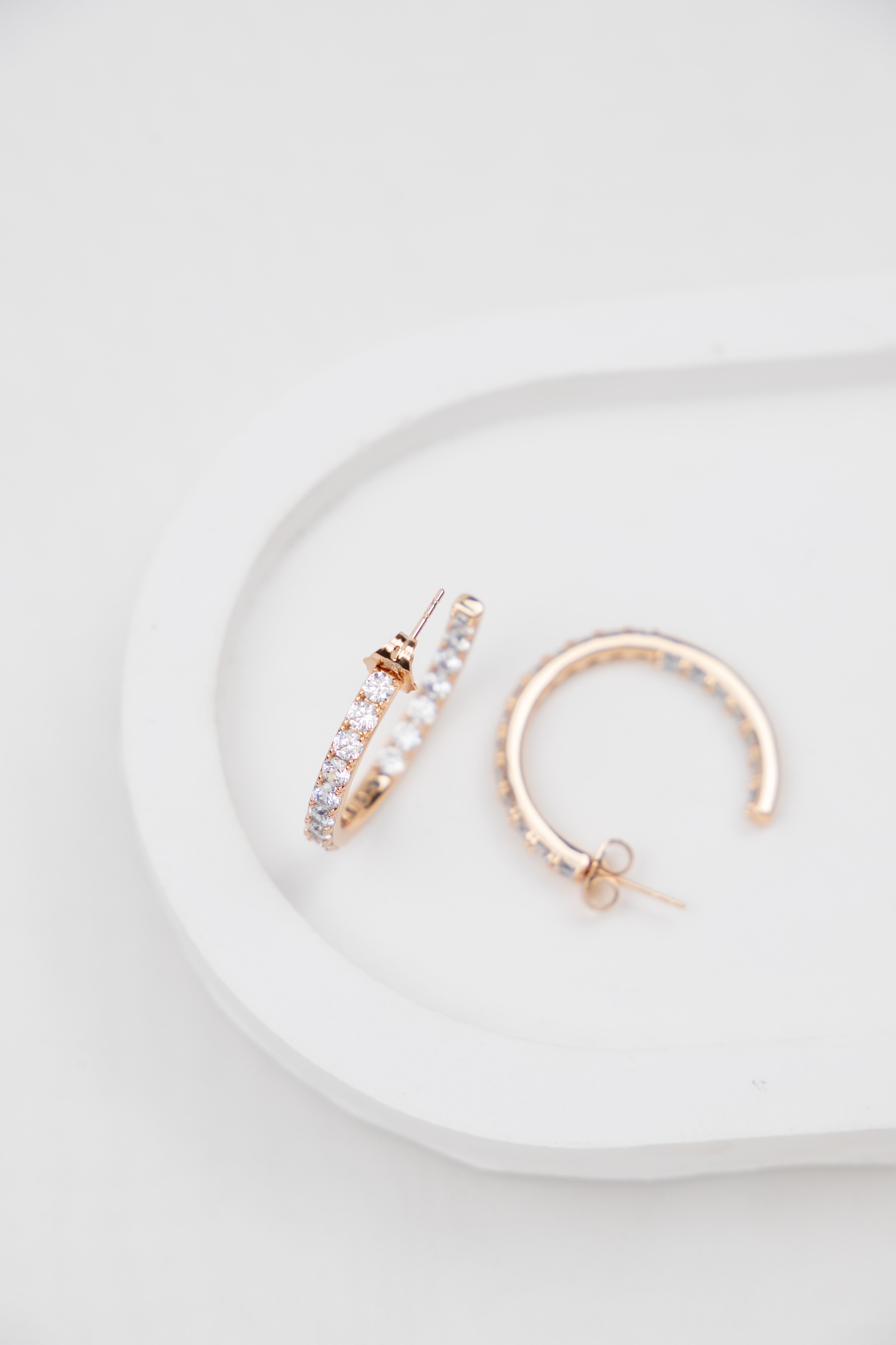 Zirkon Taşlı Gold Yarım Halka Küpe