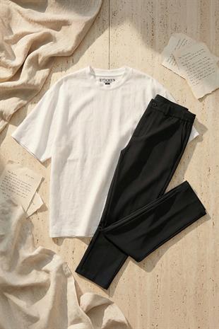 Beyaz Oversize Tişört & Siyah Pantolon 2li Kombin