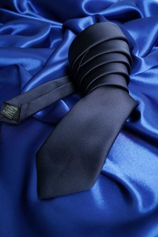 Beyaz Armür & Lacivert Düz Hediye Kutulu Gömlek Kravat Seti 