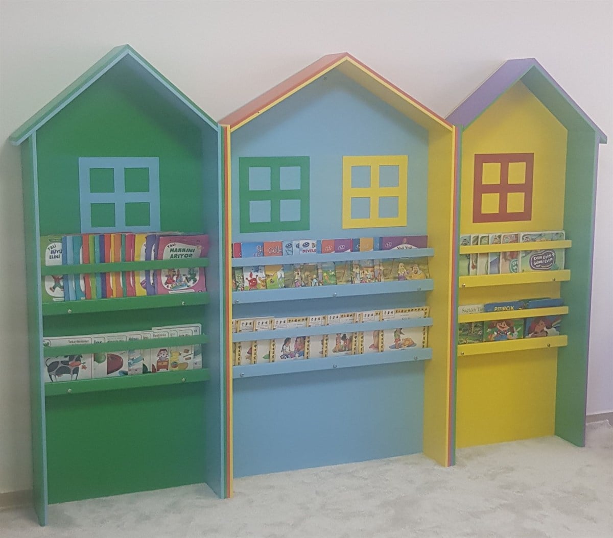 Çatılı Kütüphane Kitaplığı