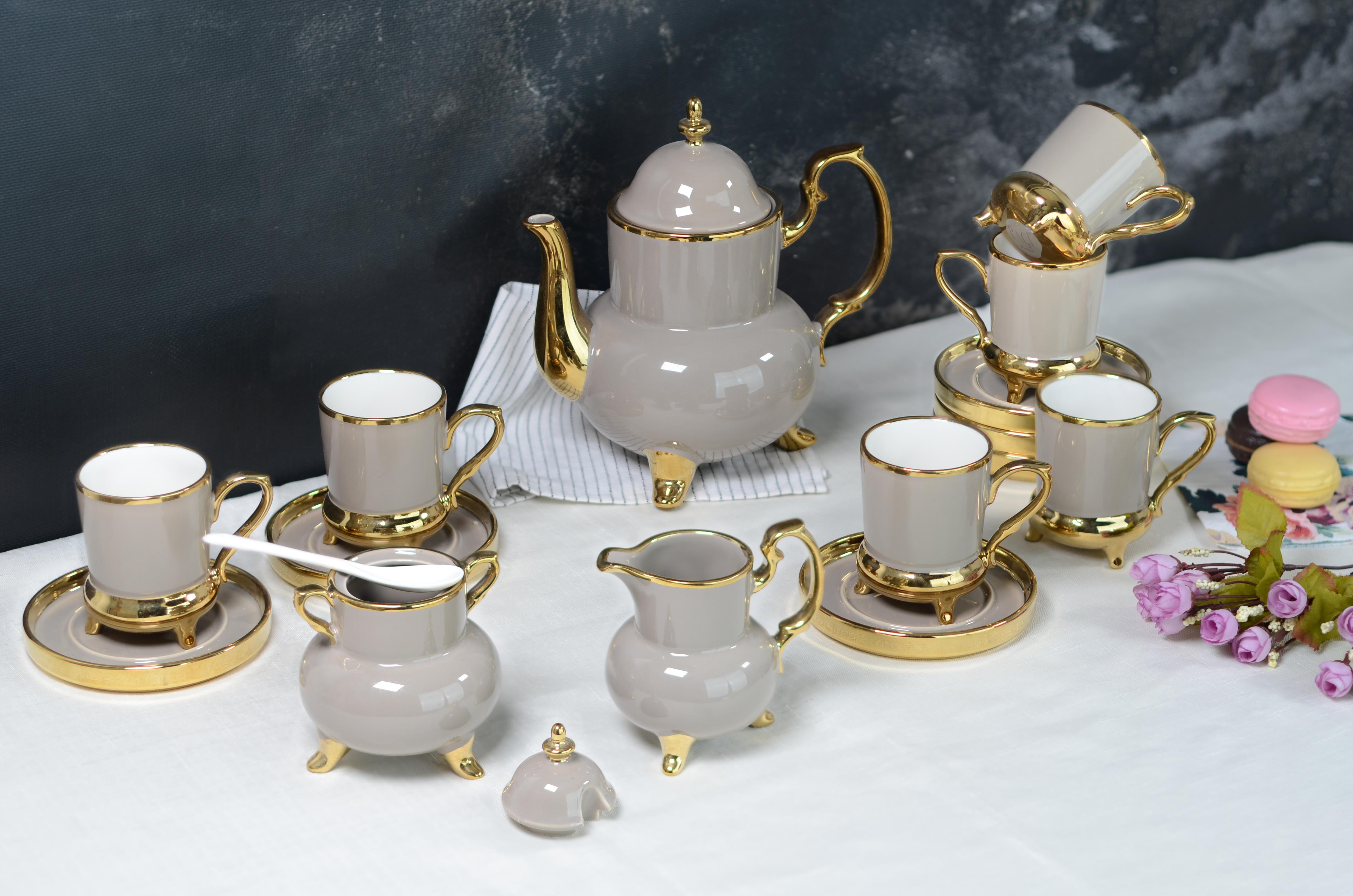 PAÇİ-18 PARÇA PORSELEN ÇAY SETİ