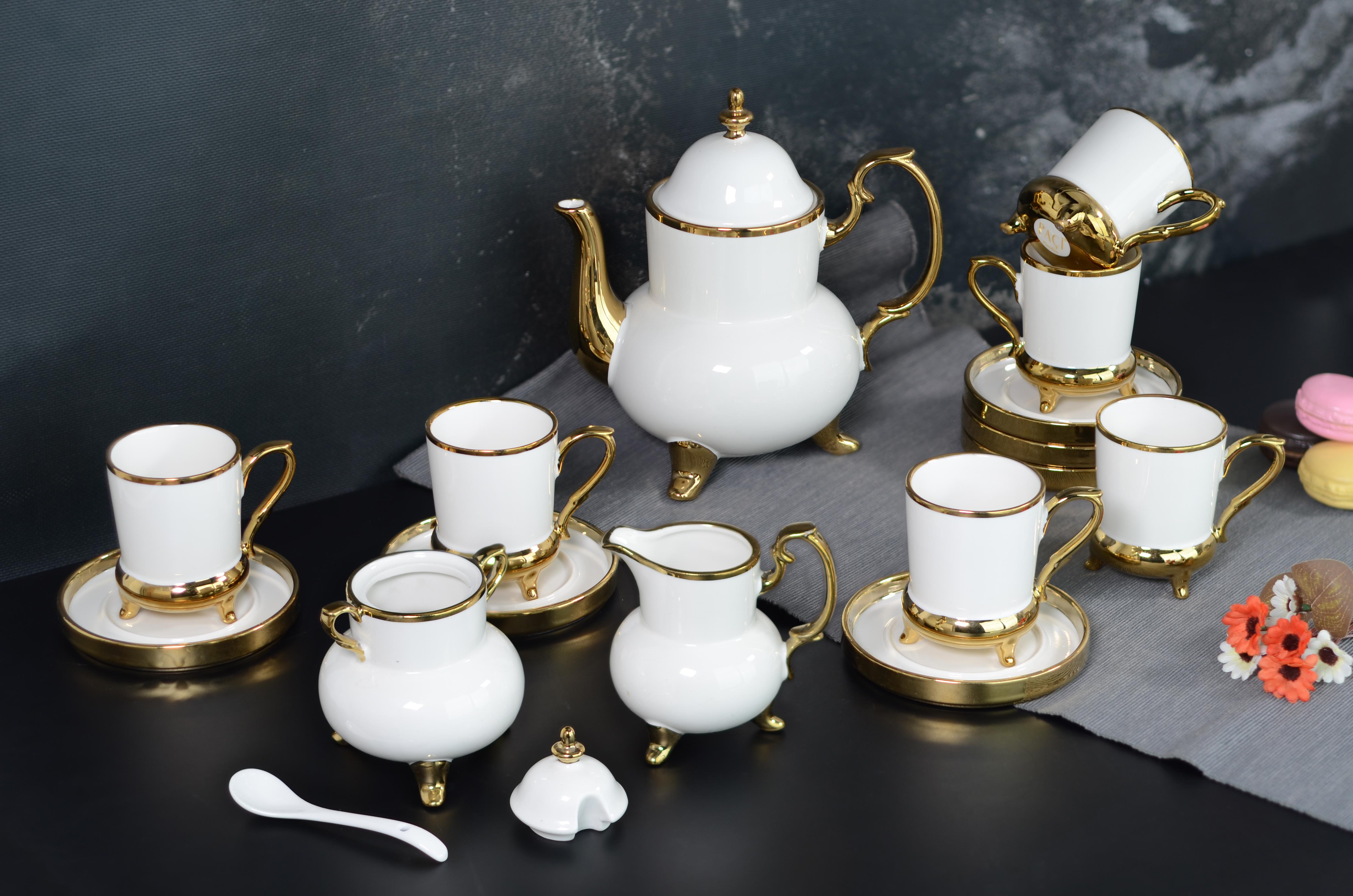 PAÇİ-18 PARÇA PORSELEN ÇAY SETİ