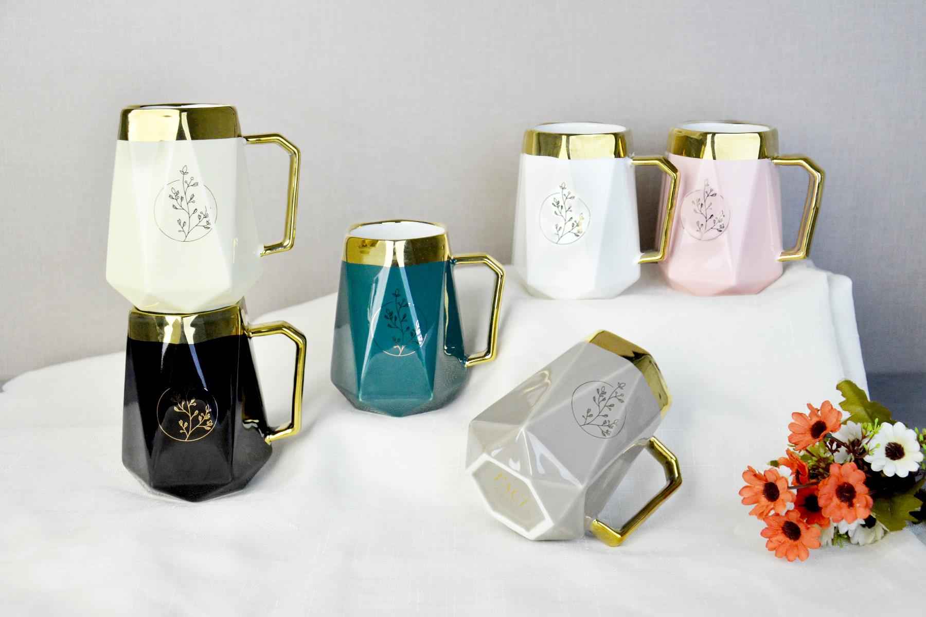 PAÇİ-LARA YALDIZLI RENKLİ PORSELEN KUPA