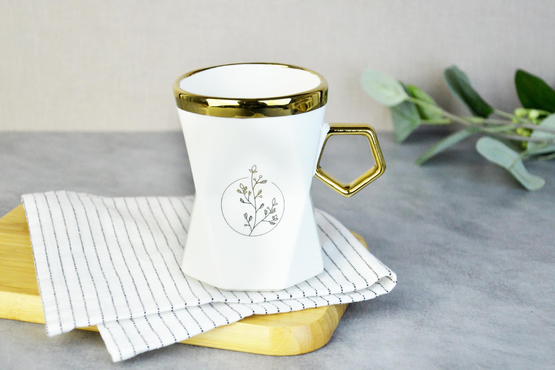 PAÇİ-MARTA YALDIZLI BEYAZ PORSELEN KUPA