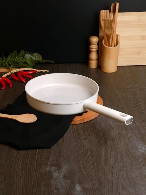 BELARİVA-26 CM BEYAZ SİLİKON SAPLI TAVA
