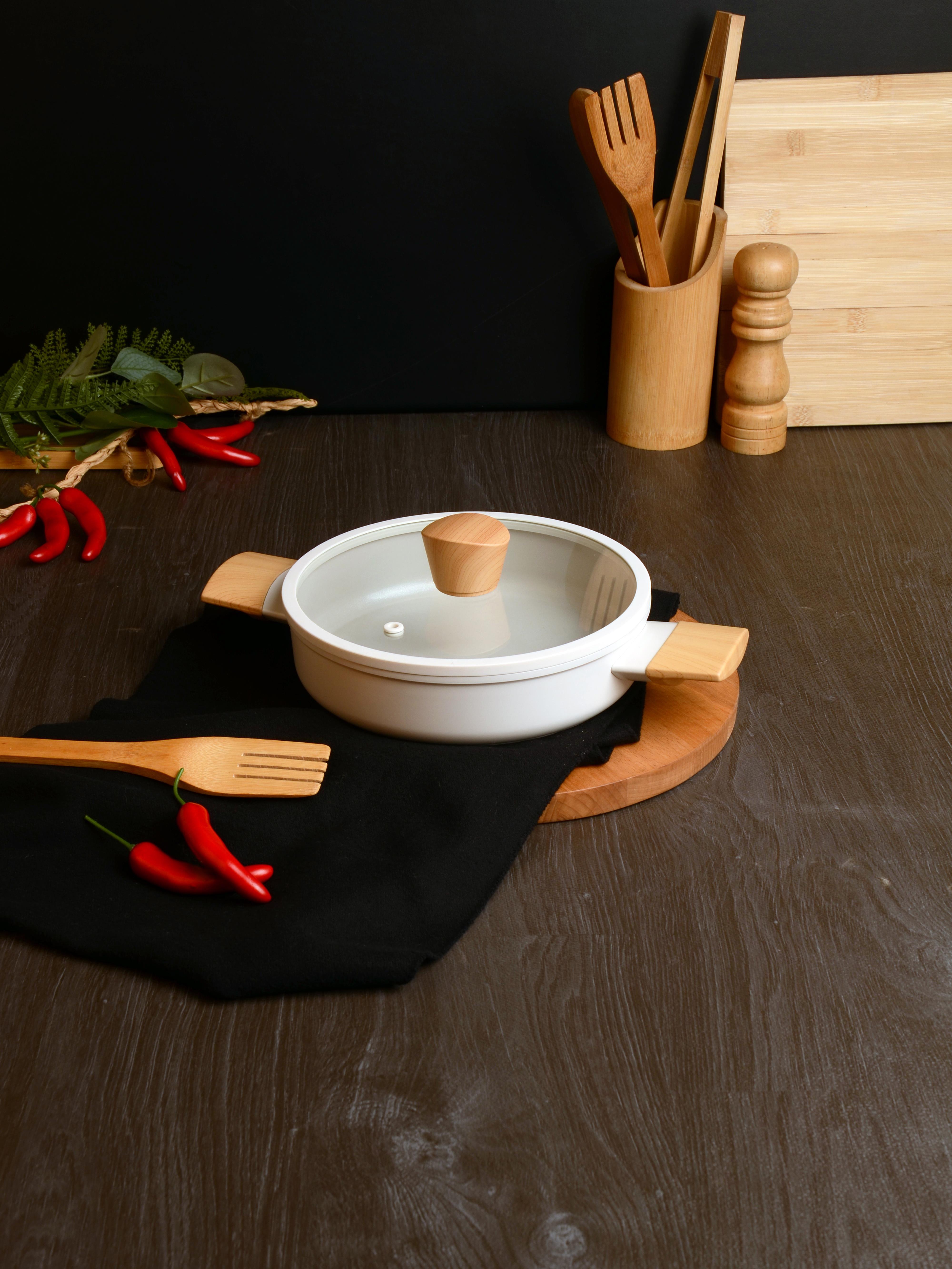 BELARİVA-18 CM KAPAKLI BEYAZ AHŞAP SAPLI SAHAN