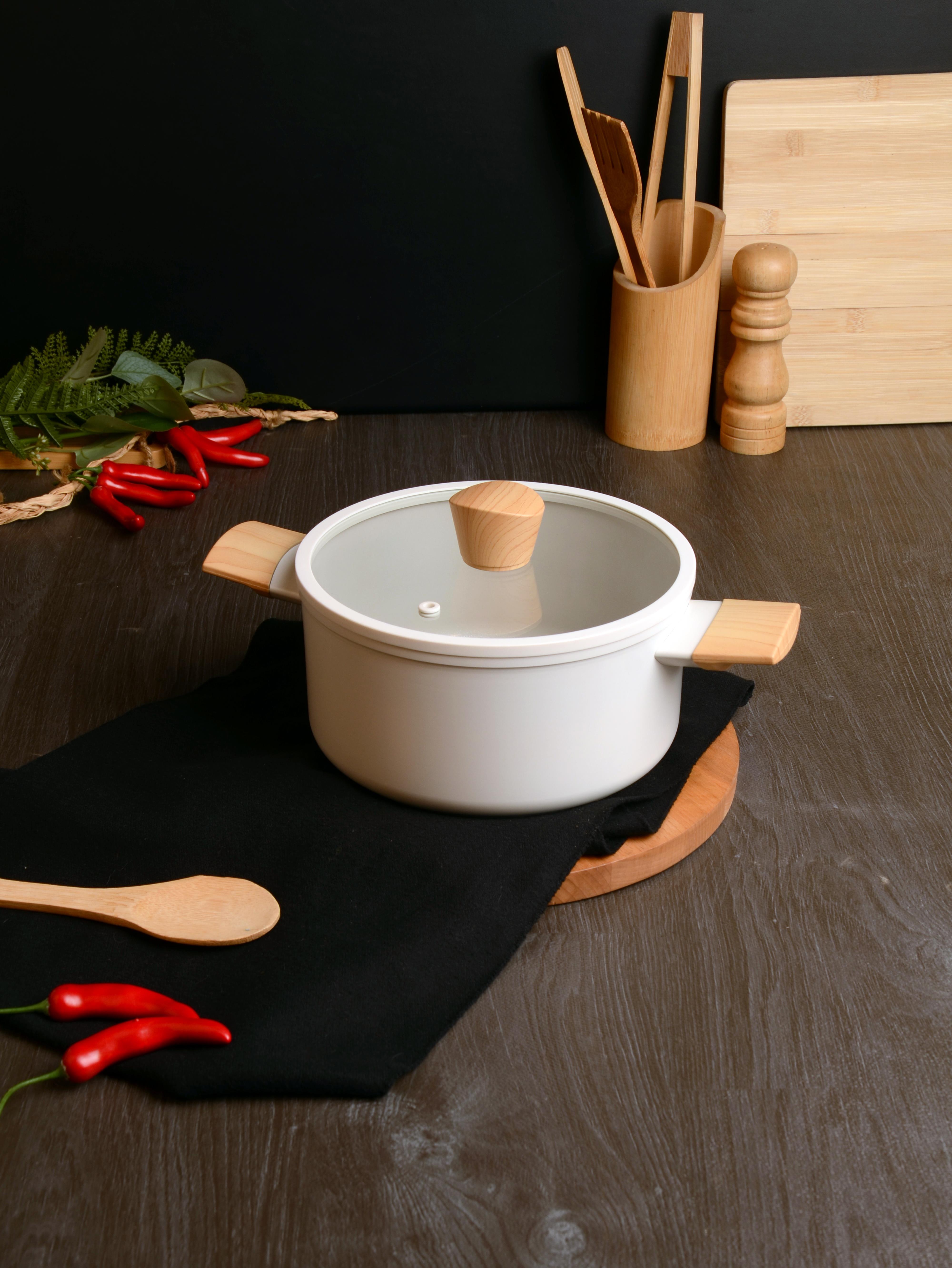 BELARİVA-22 CM BEYAZ AHŞAP SAPLI DERİN TENCERE