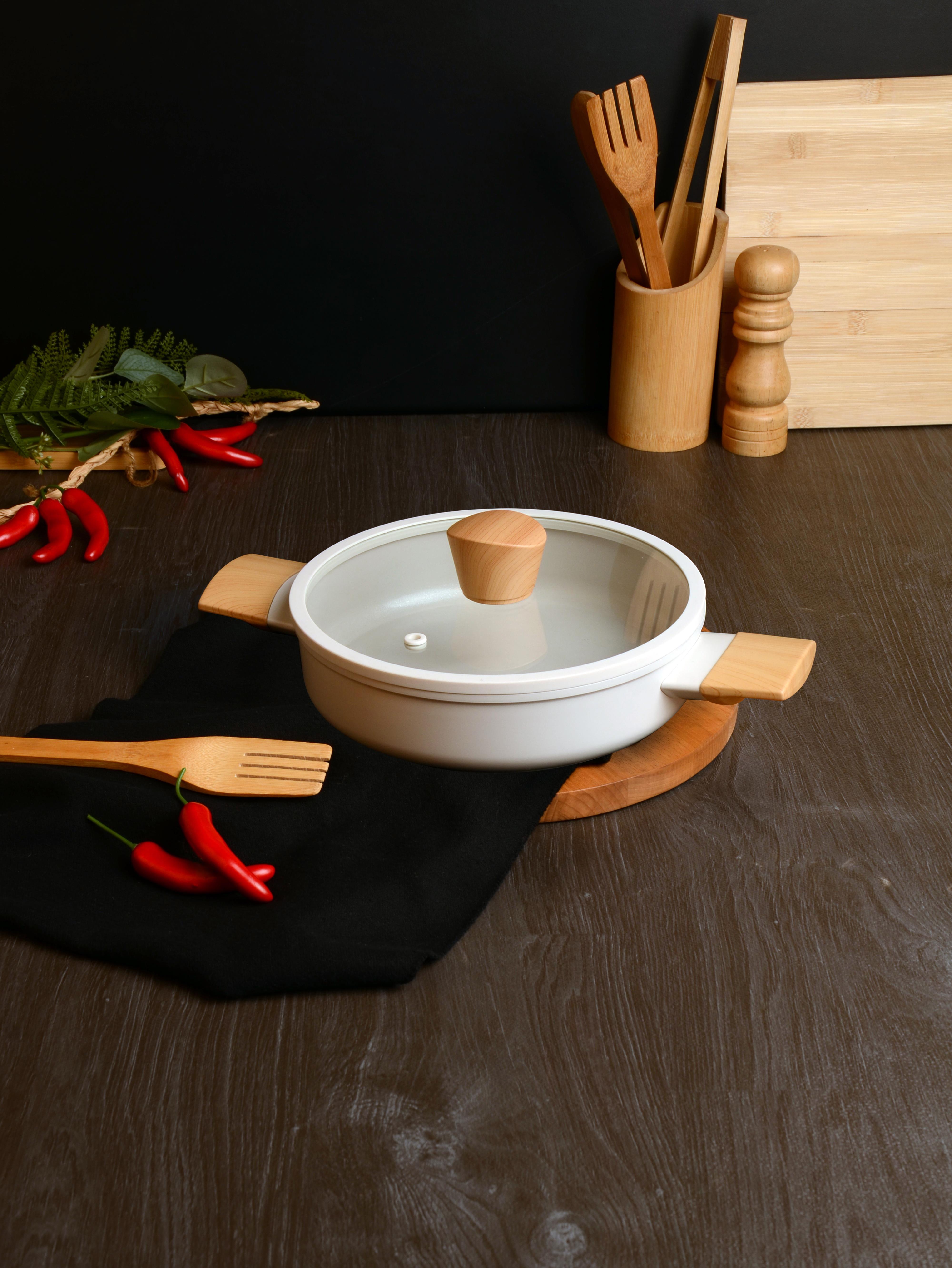 BELARİVA-22 CM KAPAKLI BEYAZ AHŞAP SAPLI SAHAN