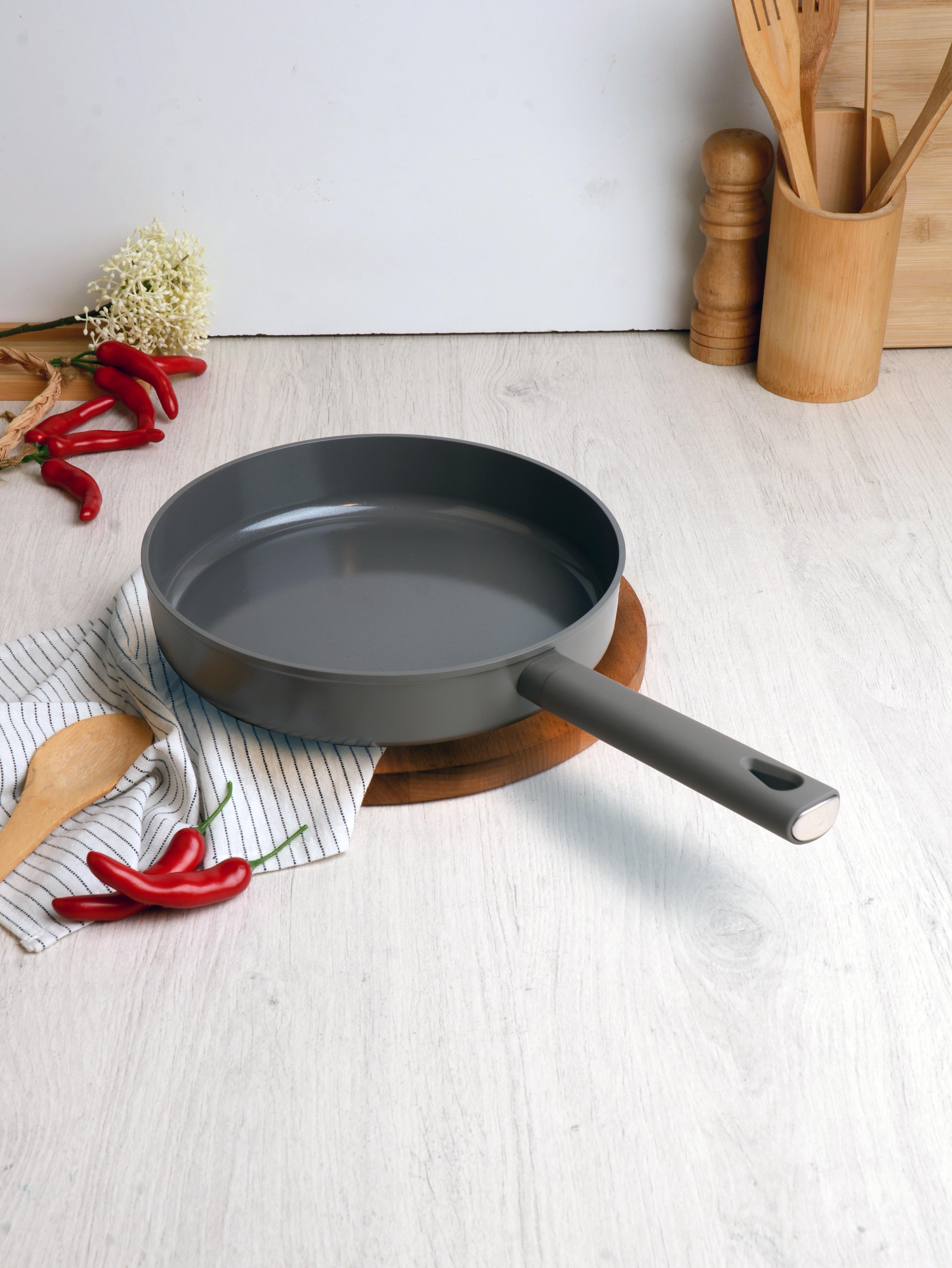 BELARİVA-24 CM GRİ SİLİKON SAPLI TAVA