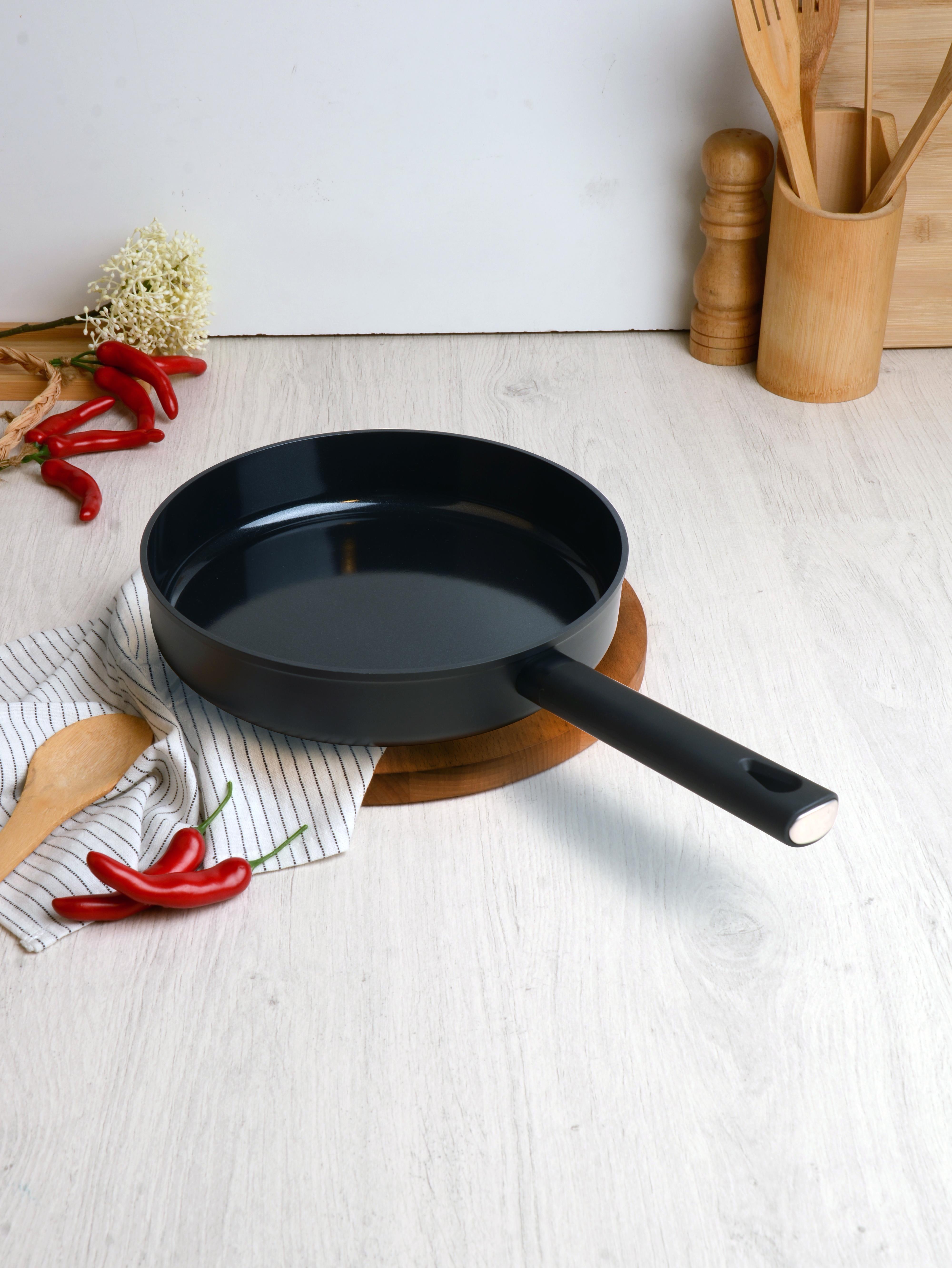 BELARİVA-24 CM SİYAH SİLİKON SAPLI TAVA