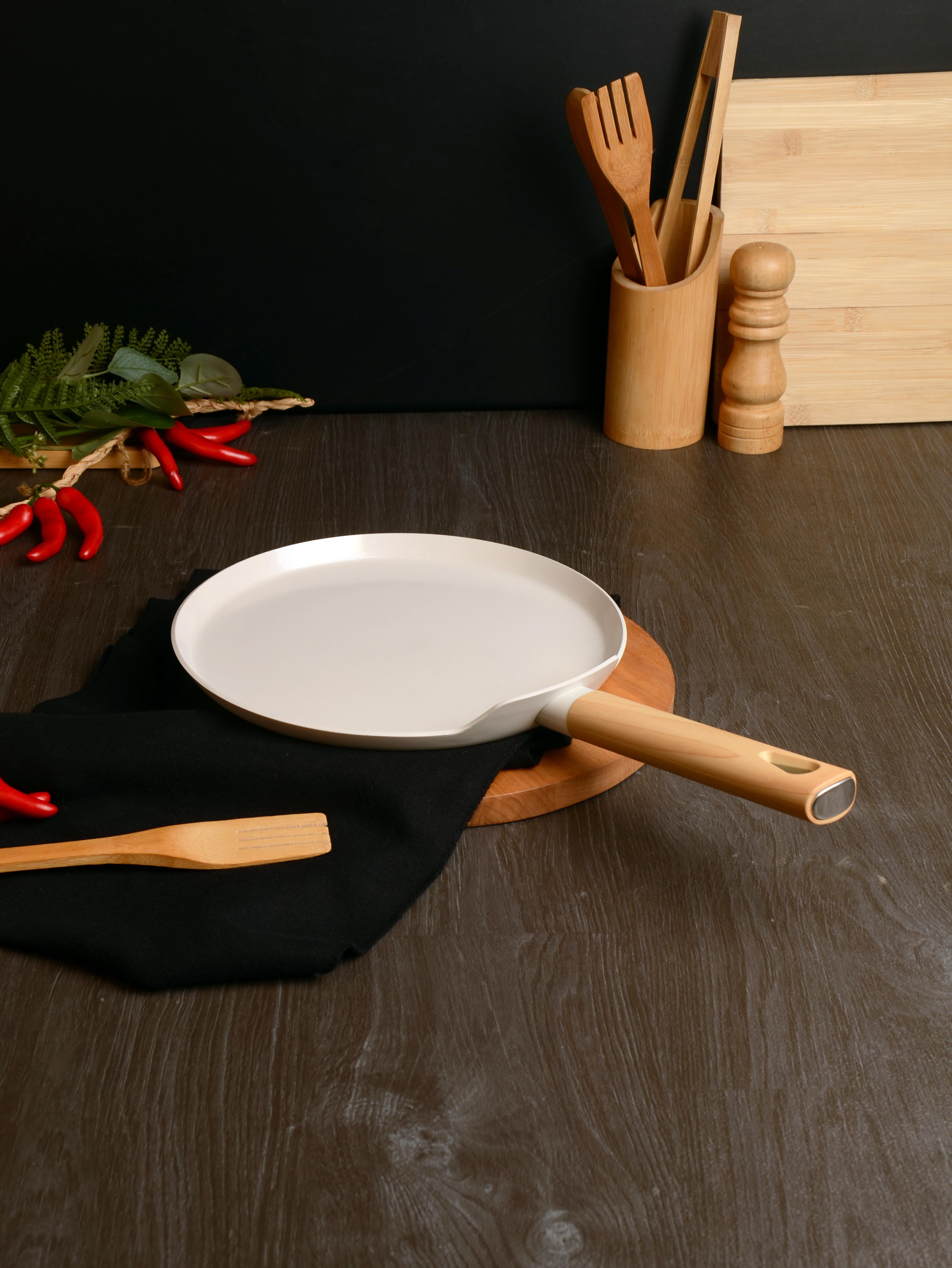 BELARİVA-26 CM BEYAZ AHŞAP SAPLI PANKEK TAVASI