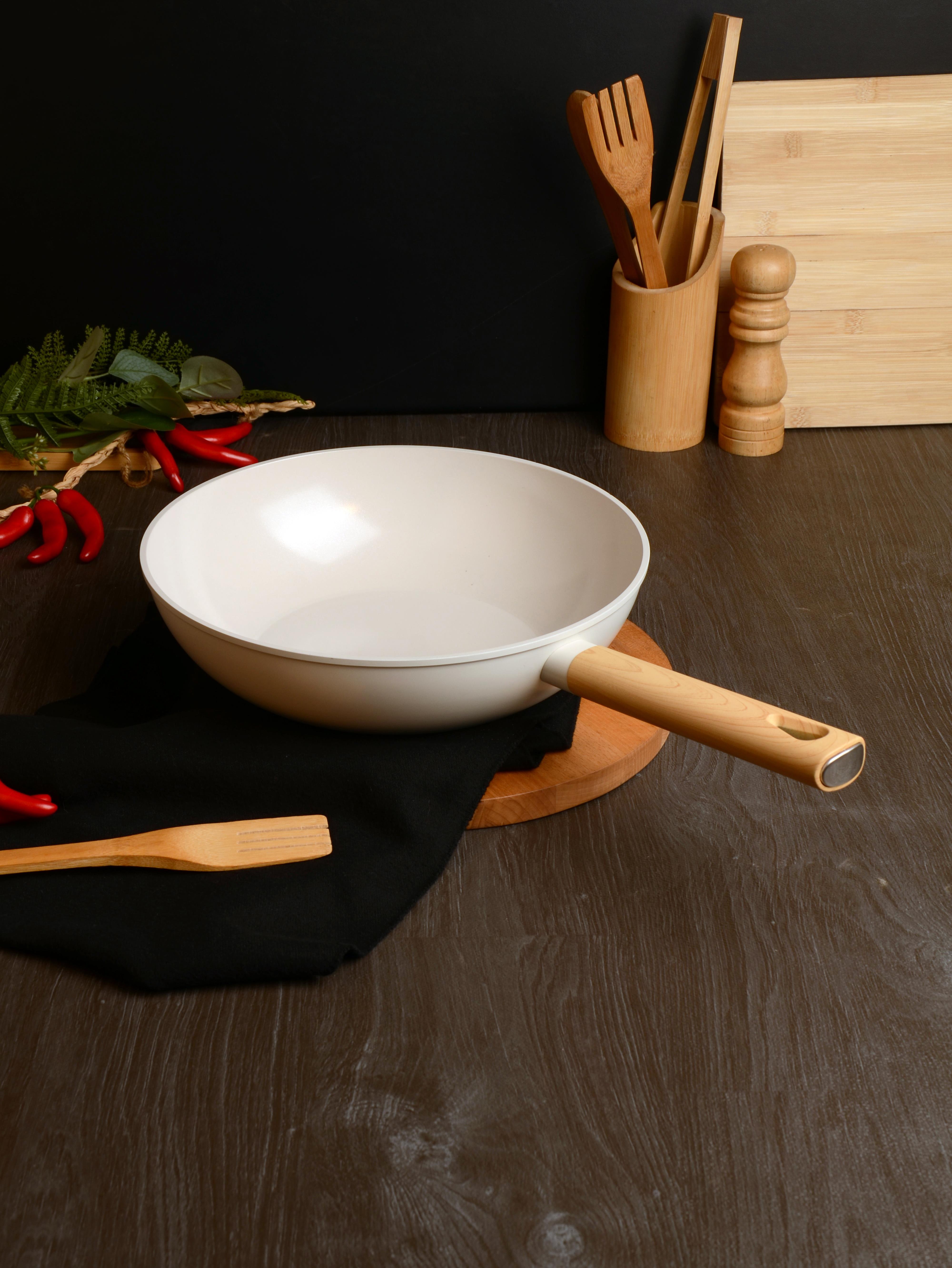 BELARİVA-28 CM BEYAZ AHŞAP SAPLI WOK TAVA