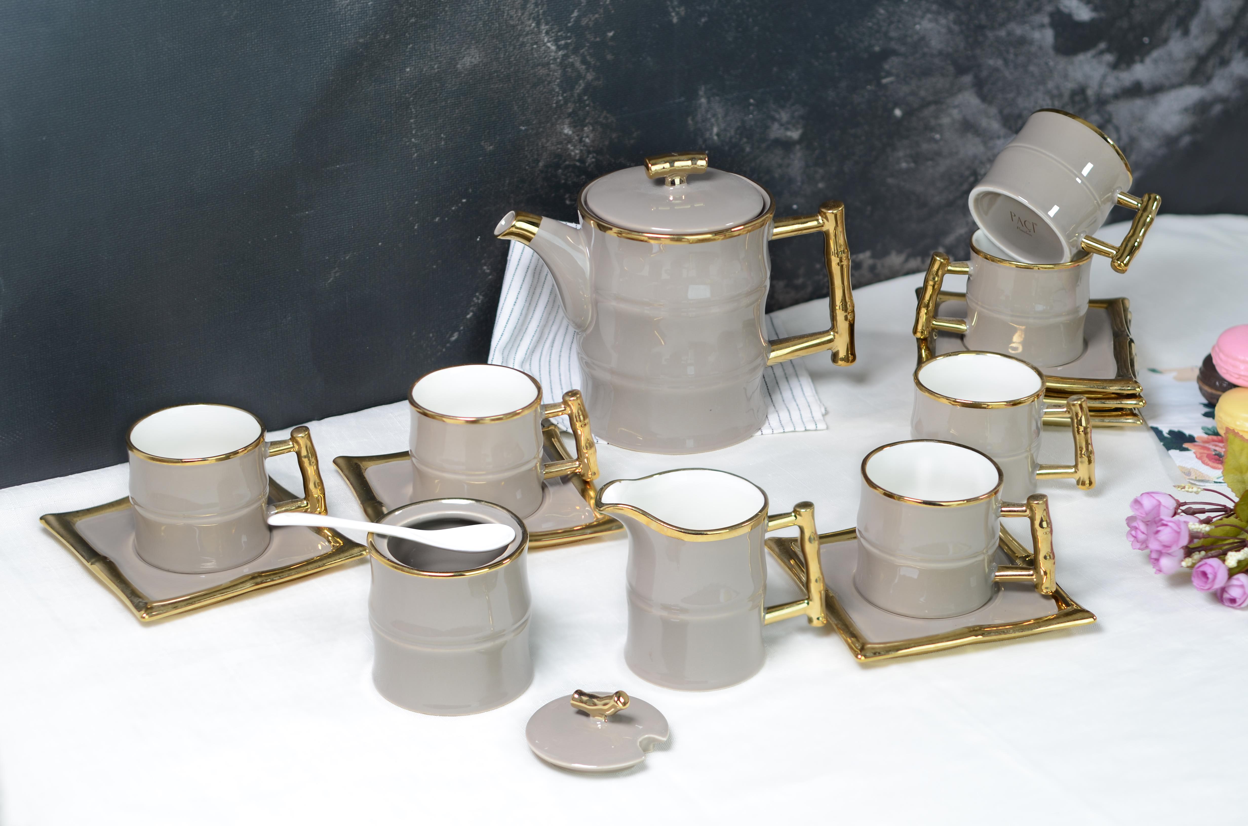 PAÇİ-18 PARÇA PORSELEN ÇAY SETİ