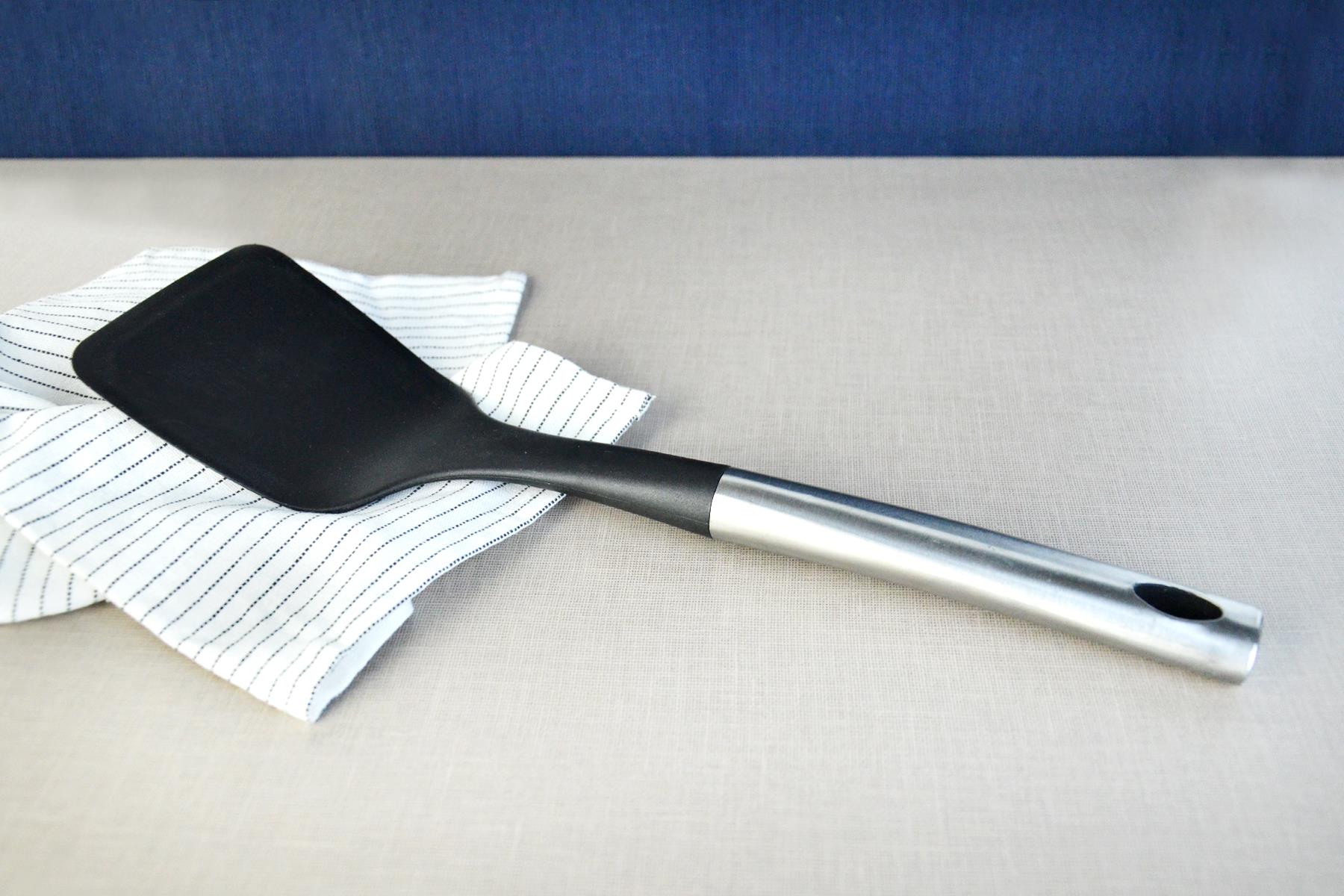 PAÇİ-BÜYÜK METAL SAPLI MUTFAK ALETİ