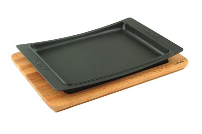 Lava Döküm   Servis Tabağı ve ahşap altlık. Siyah renk. Ölçü 36x24cm.