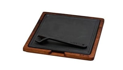 Lava Döküm   Ahşap ve Döküm Demir Hot Plate Servis Tahtası. Ölçü 30x30cm. (Ahşap ve döküm plaka arasında 5 adet silikon seperatö