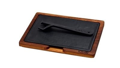 Lava Döküm   Ahşap ve Döküm Demir Hot Plate Servis Tahtası. Ölçü 18x25cm. (Ahşap ve döküm plaka arasında 4 adet silikon seperatö