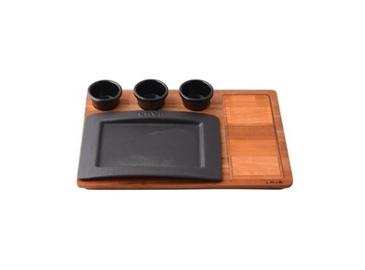 Lava Döküm   Dikdörtgen Servis Tabağı ve Ahşap altlığı. Siyah Renk. Ölçü 18x27cm. (Bu ürüne Sos kapları dahil değildir)