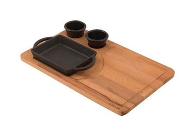 Lava Döküm   Kare Kulplu Tabak ve ahşap altlık. Ölçü 12x12cm. (Bu ürüne sos kapları dahil değildir)