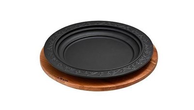 Lava Döküm   Oval Döner, Kebap Tabağı ahşap altlıklı. Ölçü 28cm.