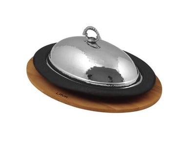 Lava Döküm   Oval Döner, Kebap Tabağı ve bakır dövme kapağı, ahşap altlıklı. Ölçü 32x23cm.