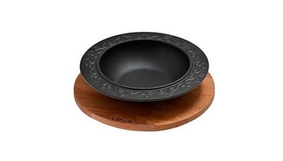 Lava Döküm   Oval Döner Sos Tabağı, ahşap altlıklı. Ölçü 18cm.