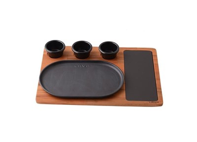 Lava Döküm   Oval Servis Tabağı, Ahşap altlığı ve Döküm demir plaka. Siyah Renk. Ölçü 18x28cm. (Bu ürüne Sos kapları dahil değil