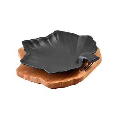 Lava Döküm   Yaprak Şekli Servis Tabağı, ahşap altlıklı. Ölçü 11x13cm.