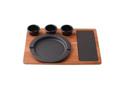 Lava Döküm   Yuvarlak Servis Tabağı, Ahşap altlığı ve Döküm demir plaka. Siyah Renk. Çap22cm.  (Bu ürüne Sos kapları dahil değil