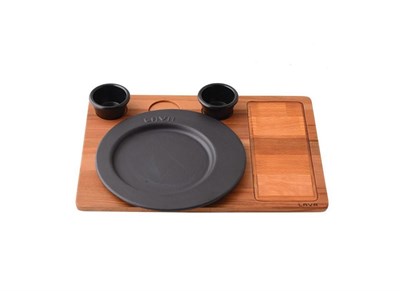 Lava Döküm   Yuvarlak Servis Tabağı ve Ahşap altlığı. Siyah Renk. Çap24cm.  (Bu ürüne Sos kapları dahil değildir)