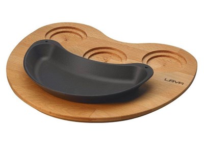 Lava Döküm  Fajita Tavası ve Ahşap Altlığı, böbrek şekilli. Ölçü 10x20cm. (Bu ürüne sos kapları dahil değildir)