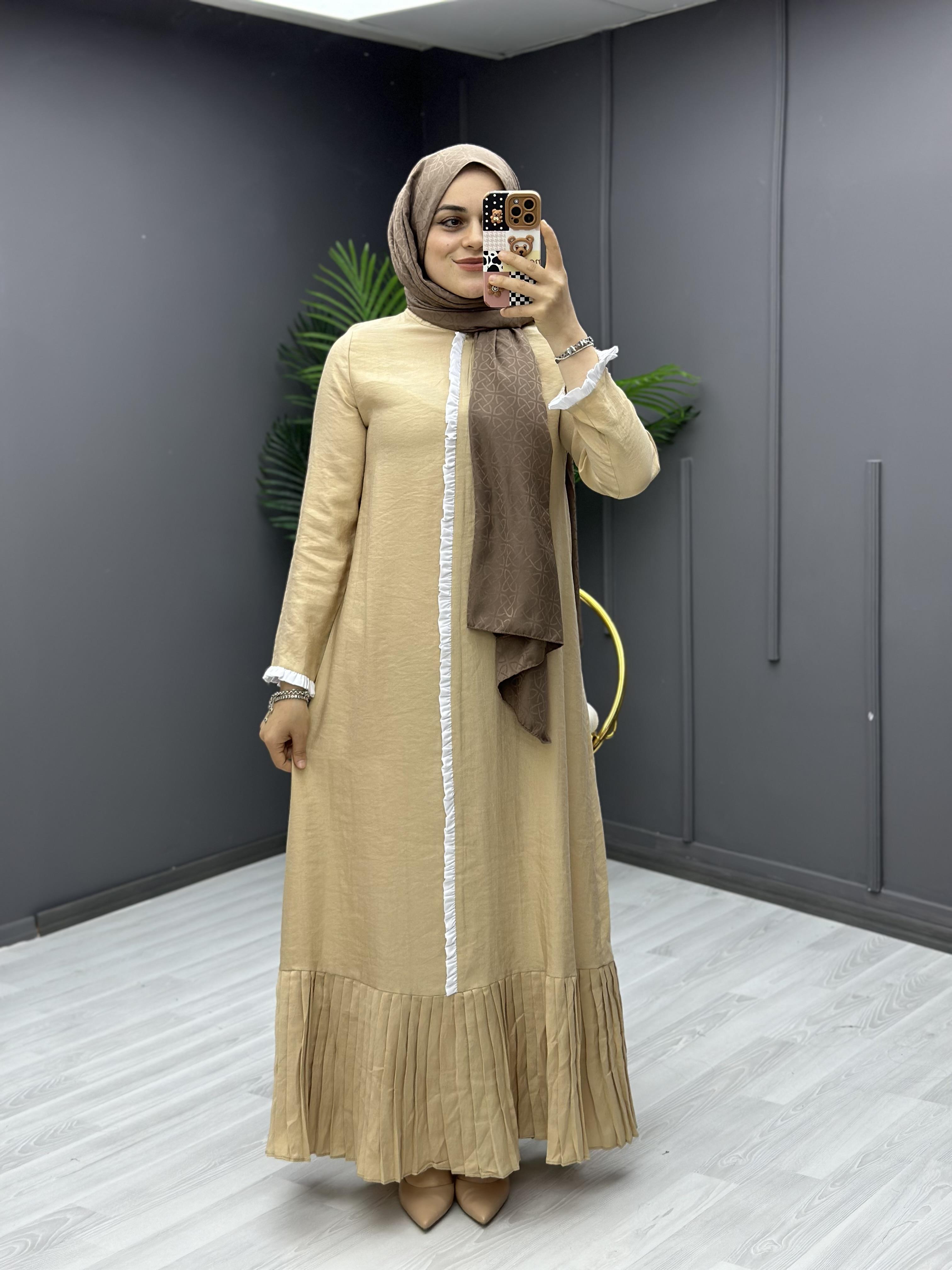 Beyaz Biyeli Elbise Bej