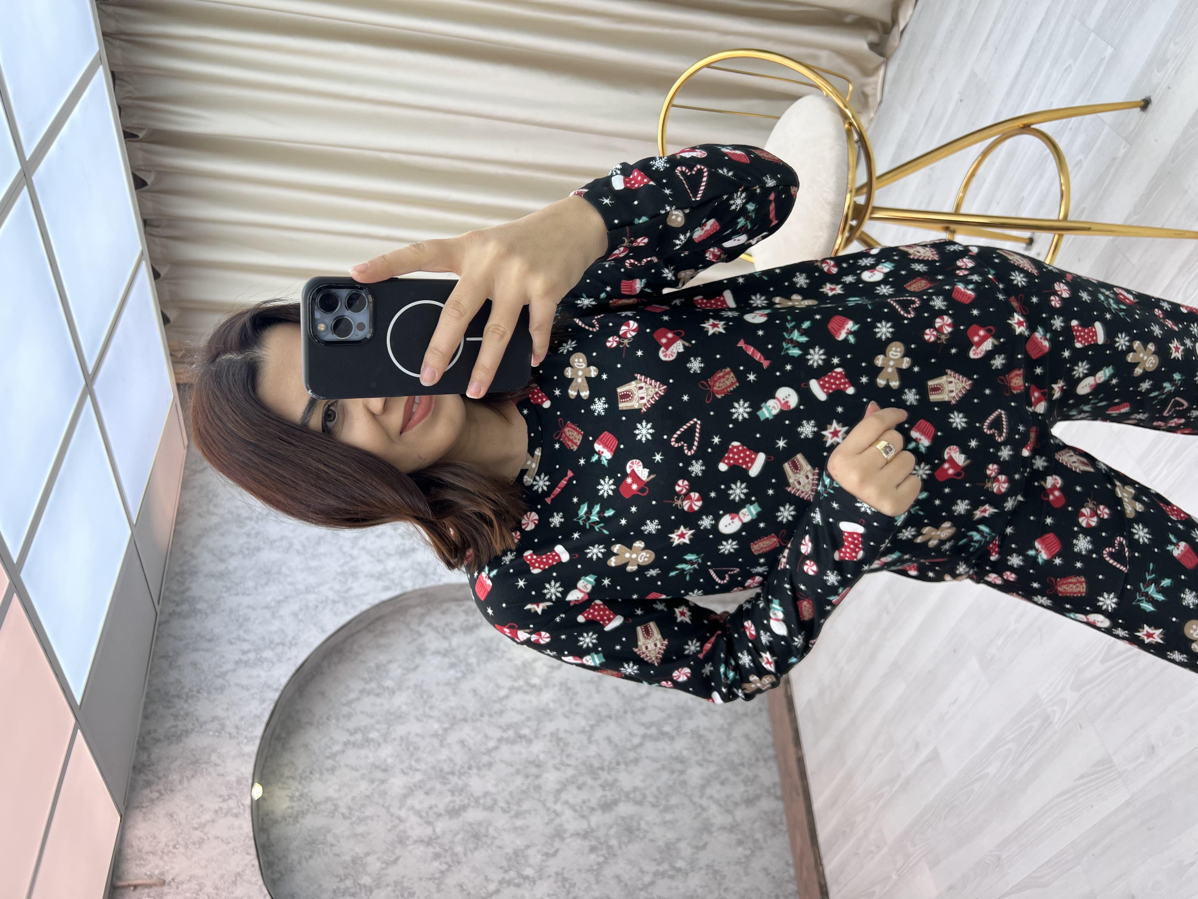 Bisiklet Yaka Yılbaşı Figürlü Pijama Takımı Siyah