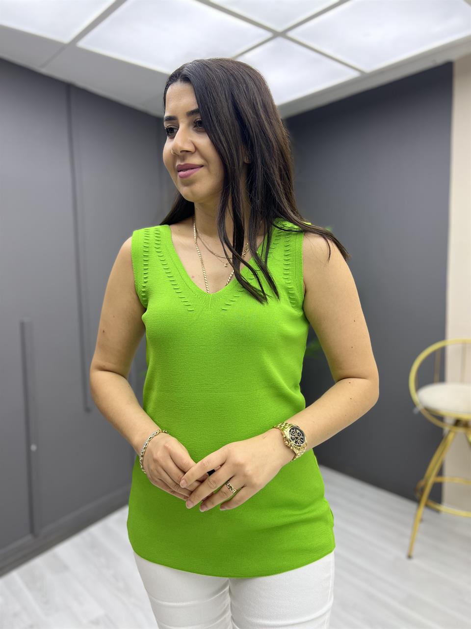 Büyük Beden Kabartma Yakalı Bluz Çimenyeşili