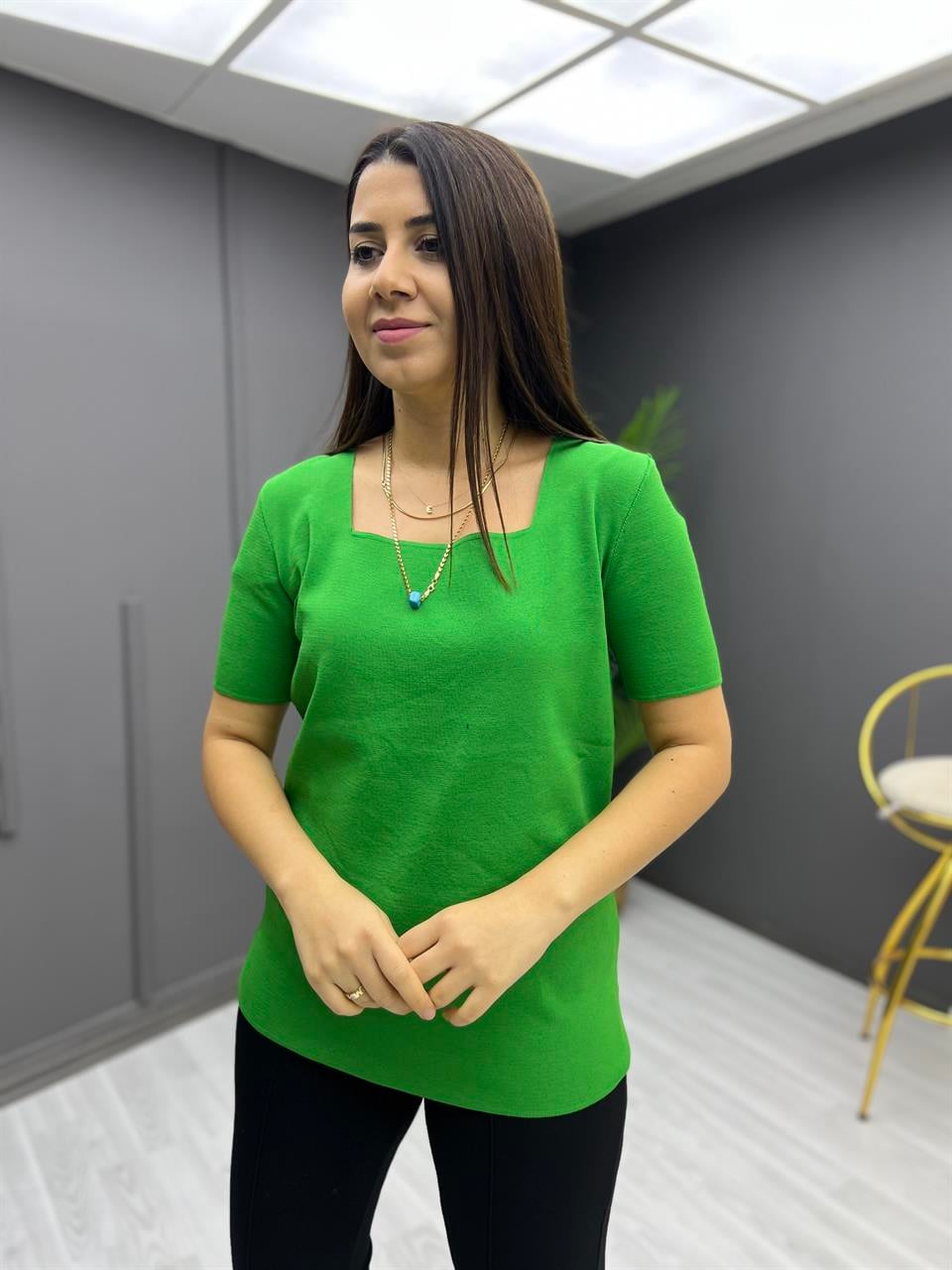 Büyük Beden Kare Yaka Yarım Kol Bluz Çimenyeşili