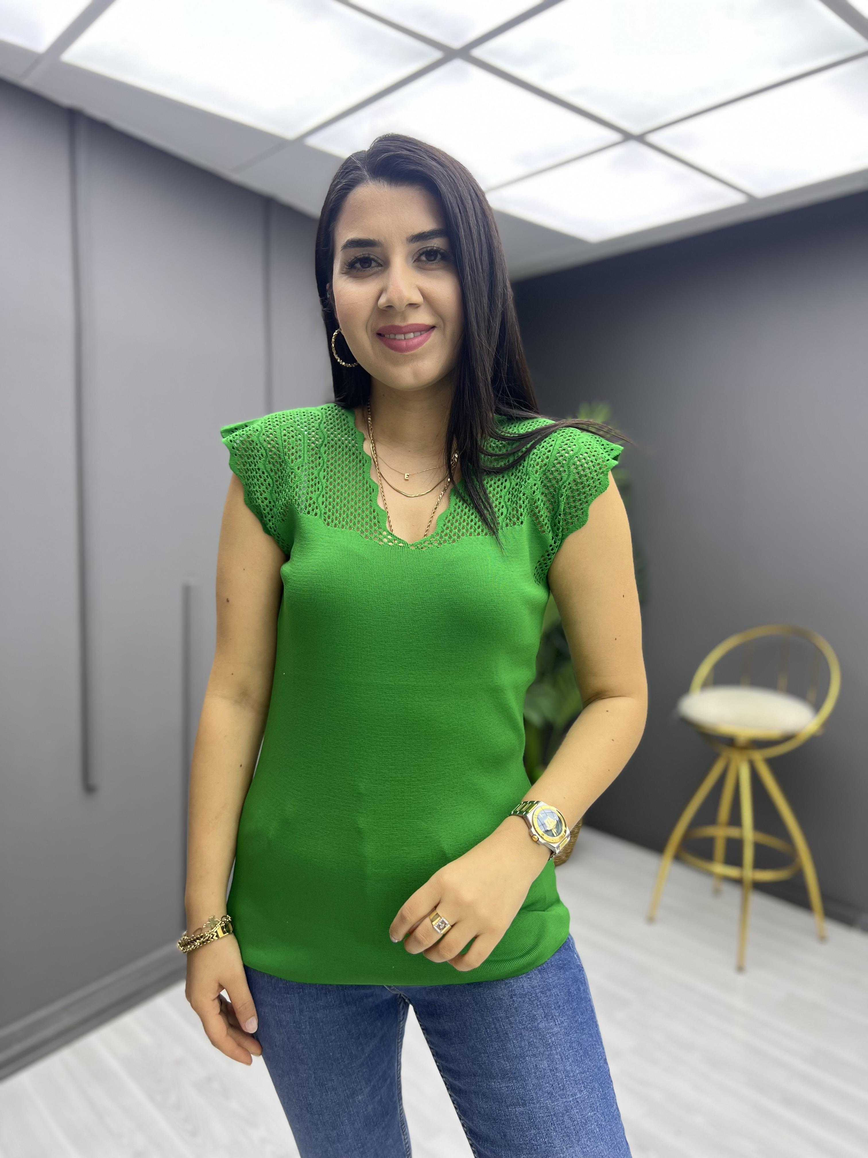 Büyük Beden Omzu Ajurlu Bluz Çimenyeşili