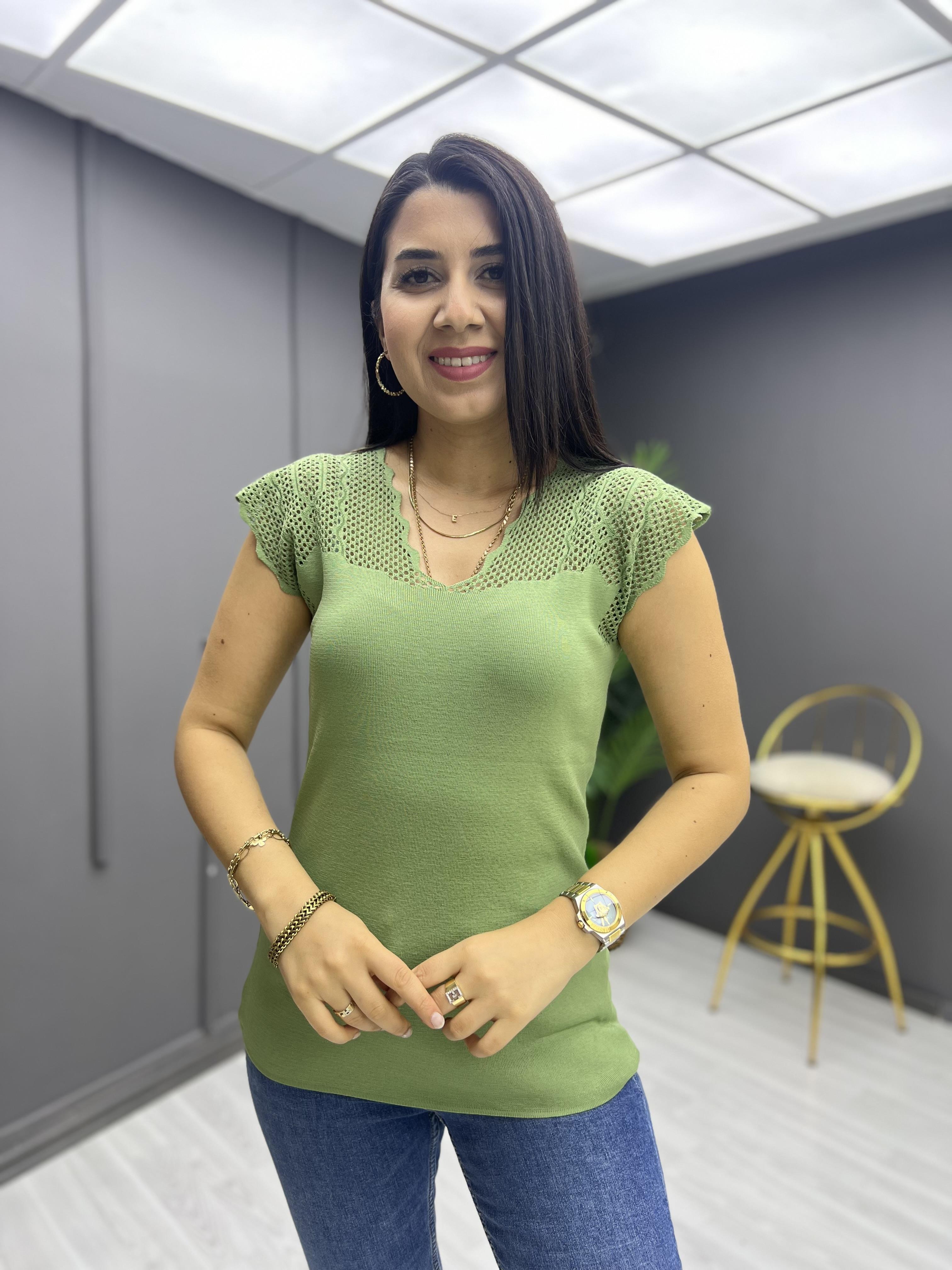 Büyük Beden Omzu Ajurlu Bluz Mint Yeşili