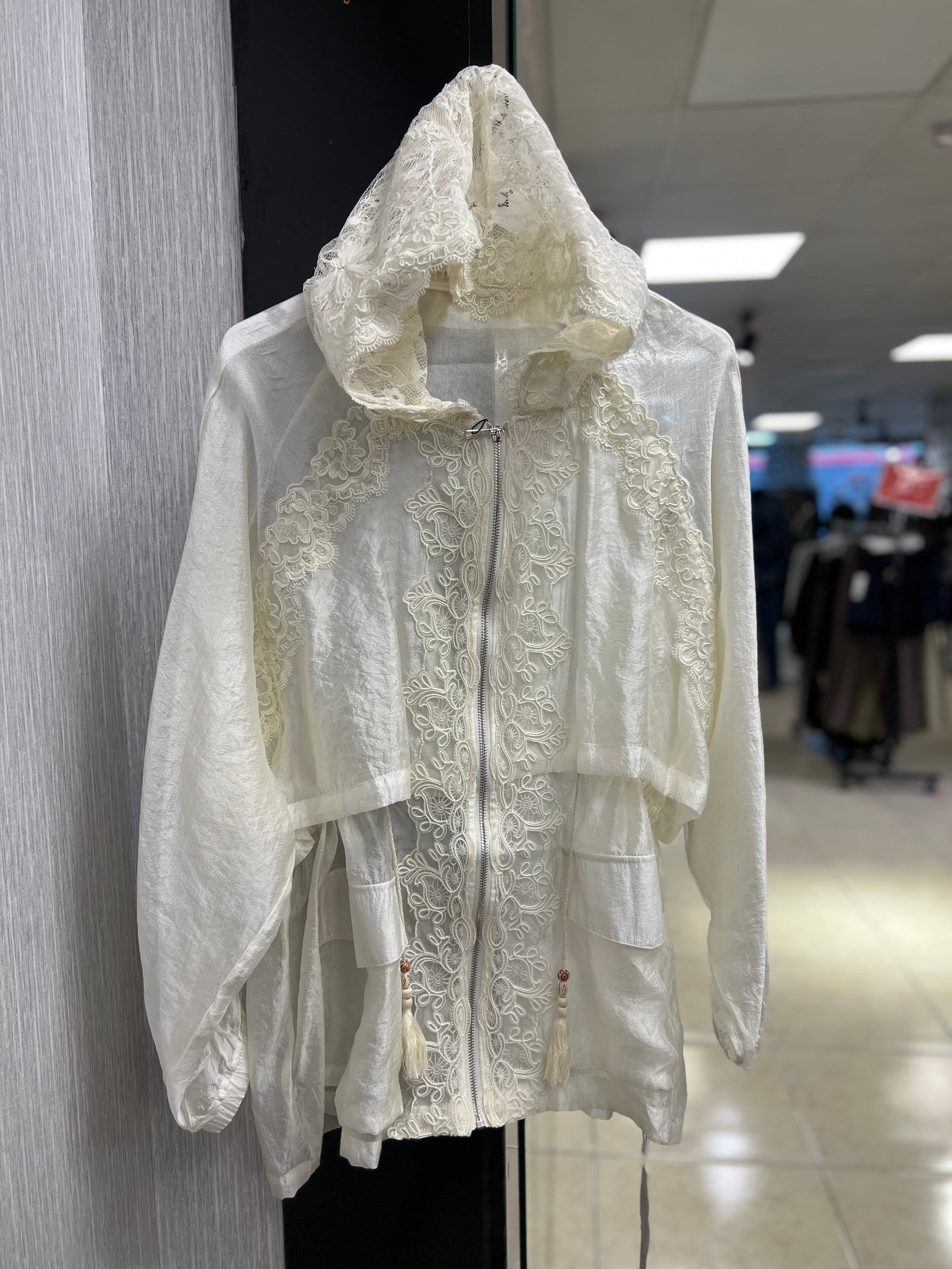 İthal Cepli Kapişonlu Uzun Ceket Krem