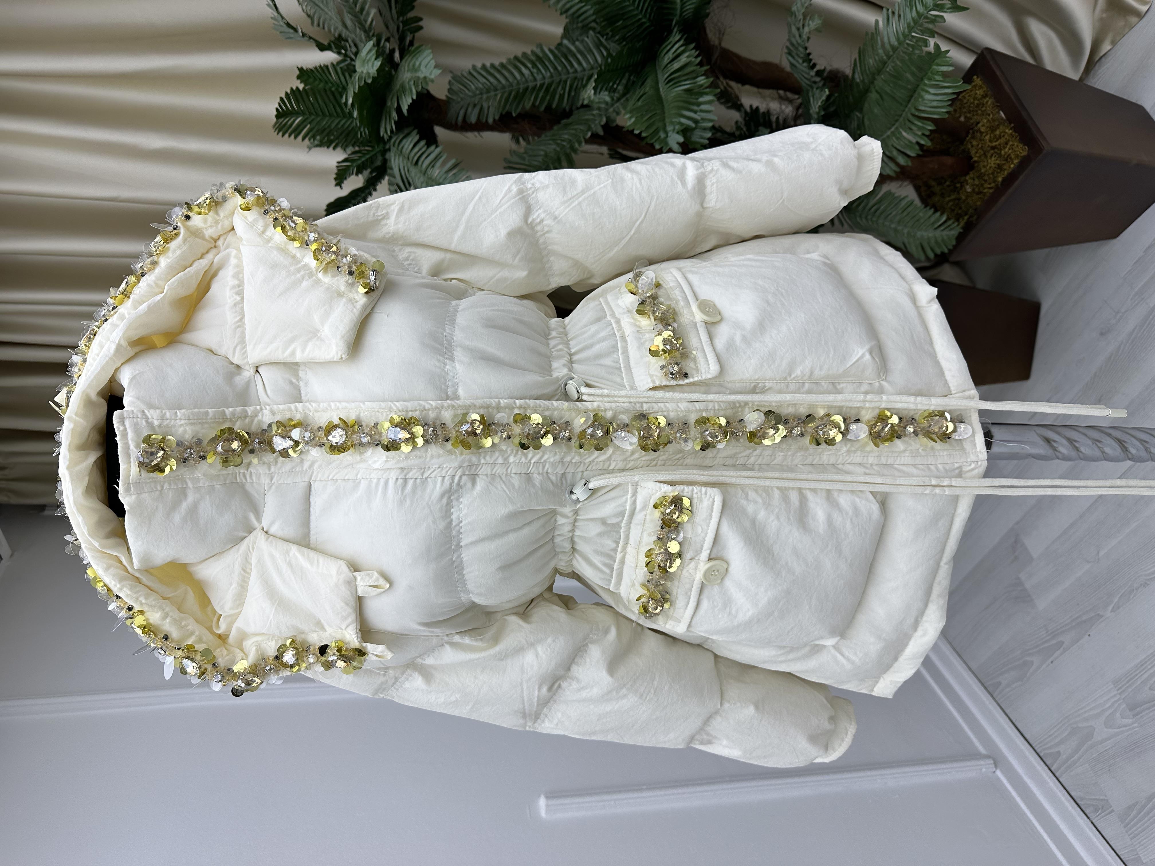 İthal Payetli Kapişonlu Şişme Mont Ekru