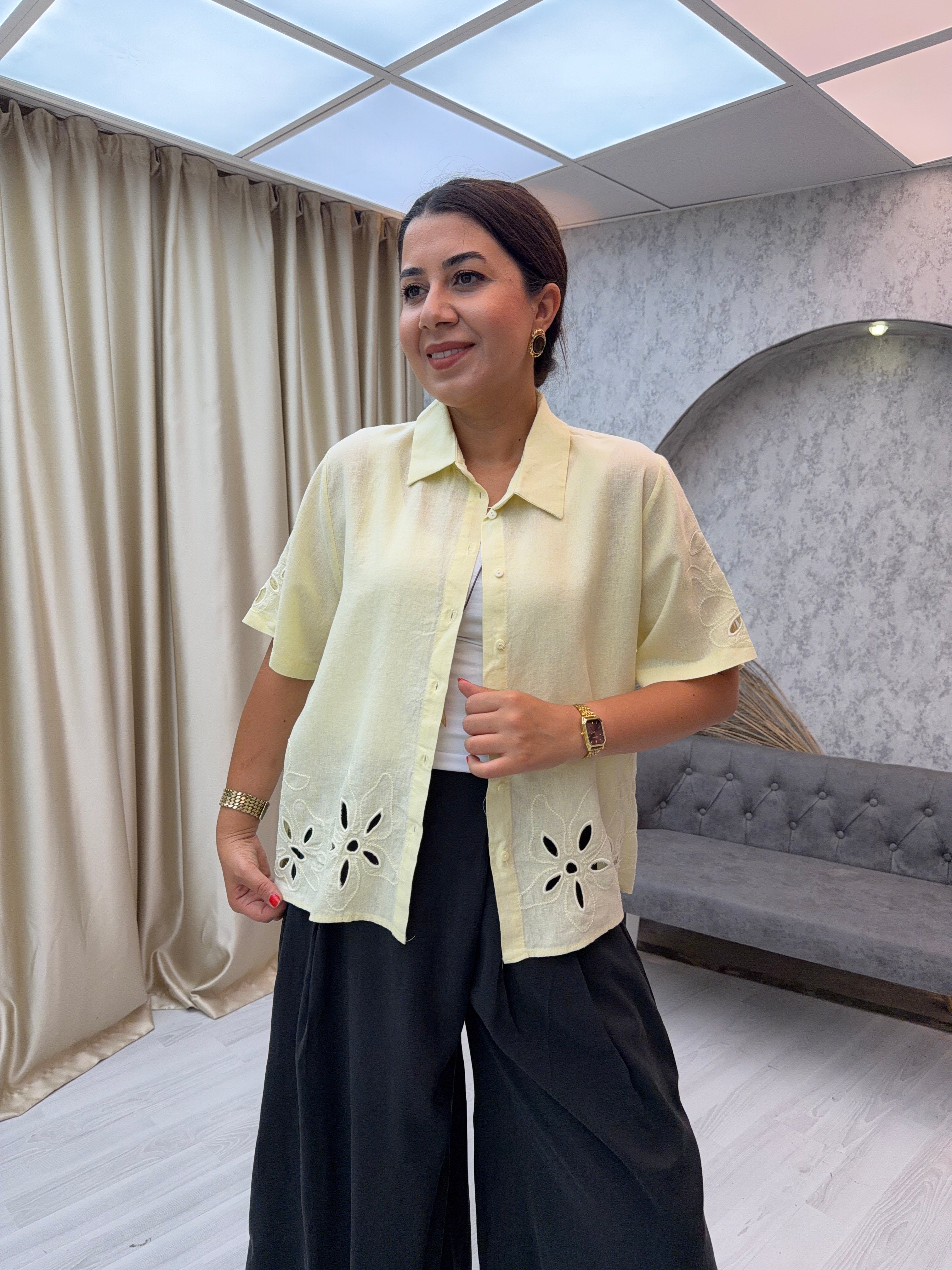 Kol Ve Eteği Çiçekli Nakışlı Gömlek Sarı