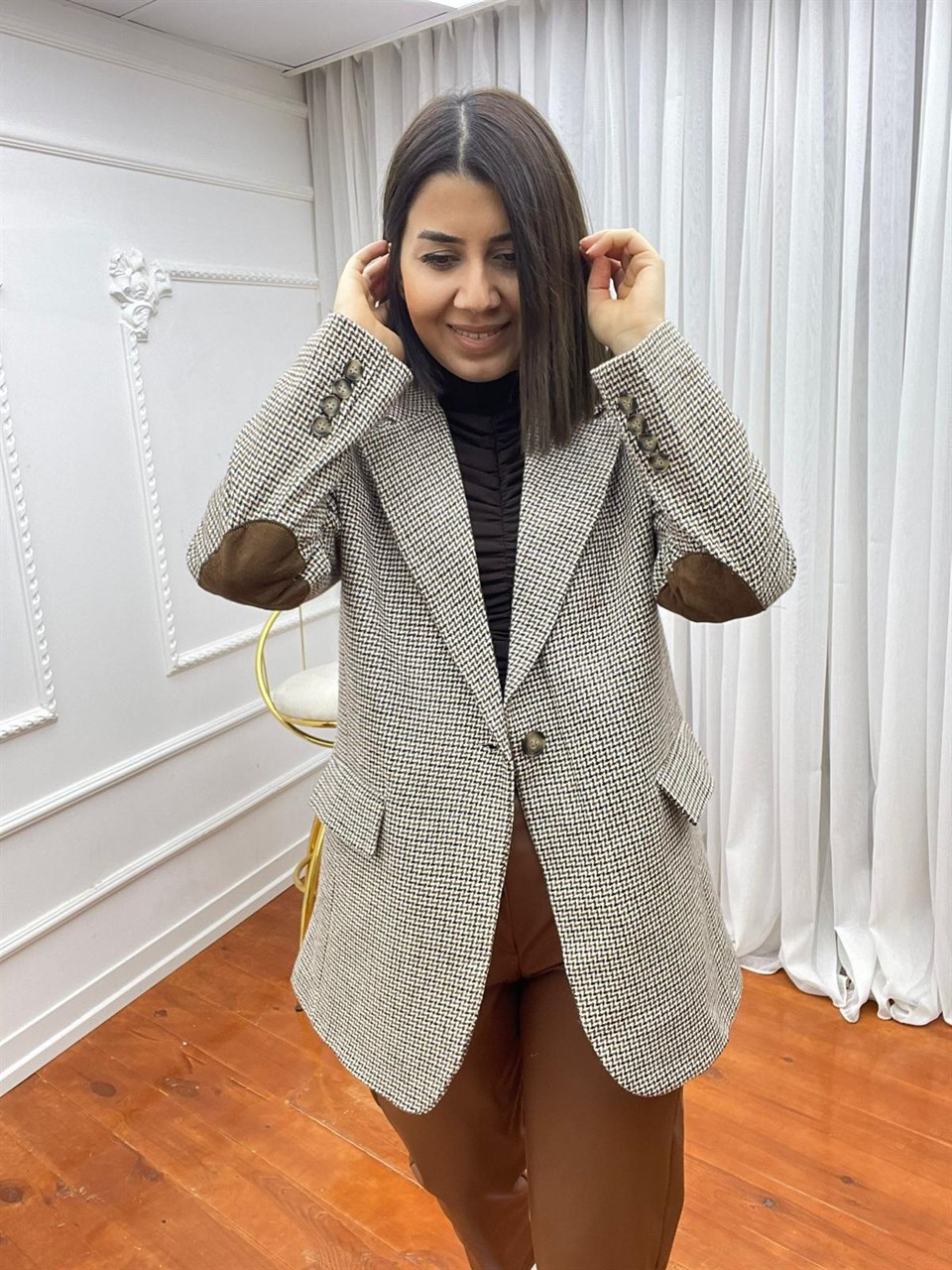 Kolu Süet Detaylı Ceket