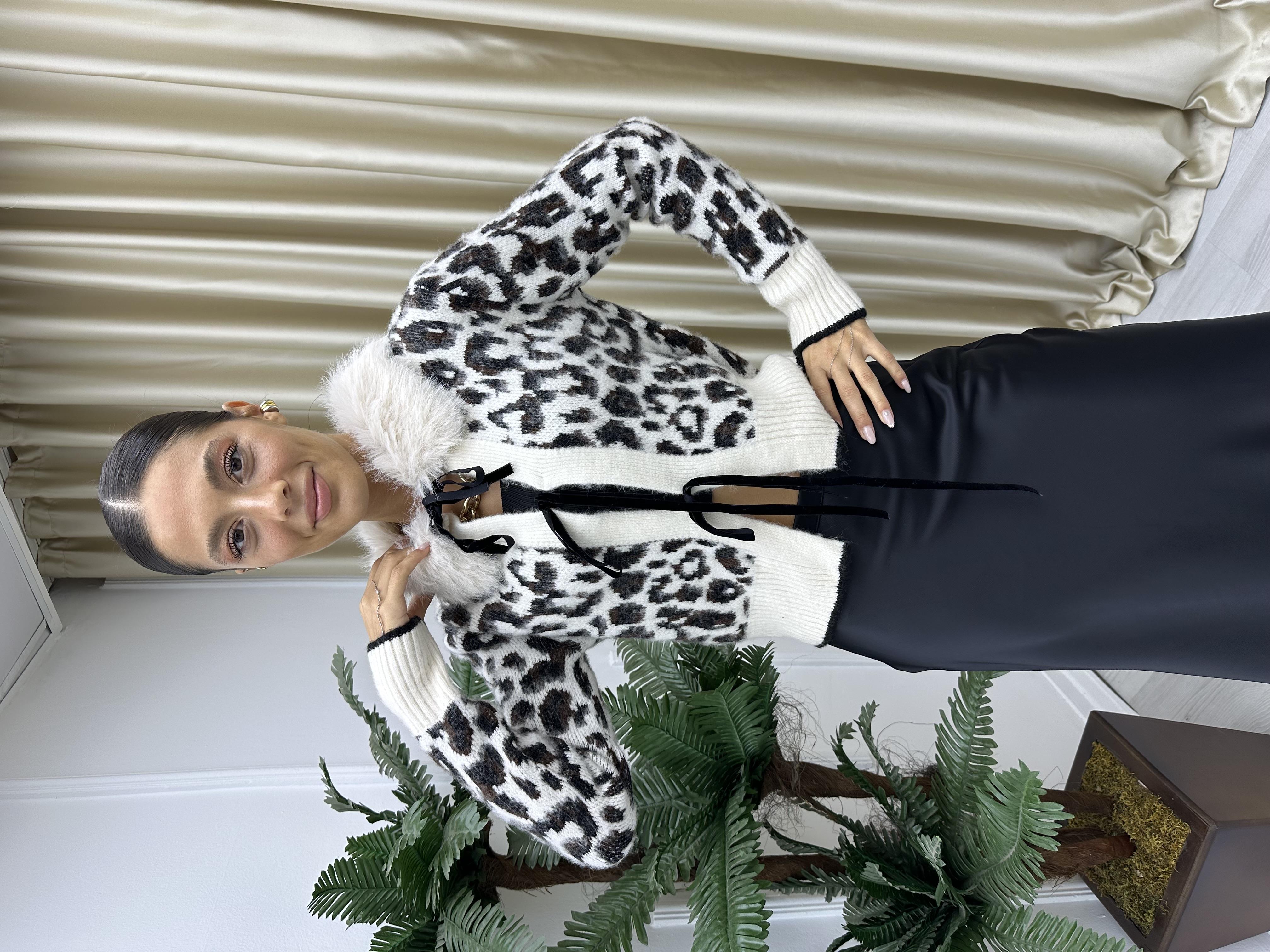Önden Bağcıklı Ekru Leopar Hırka