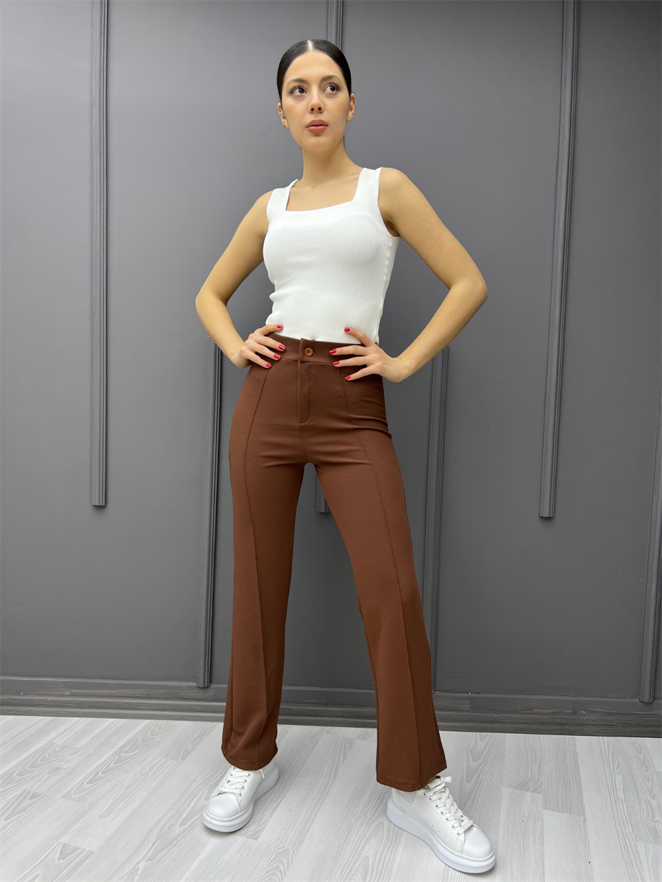 Önden Çimalı Bol Paça Düğmeli Pantolon Kahverengi