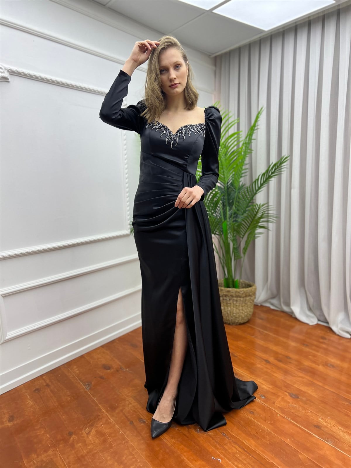 Prenses Kol Yaka Taşlı Elbise Siyah