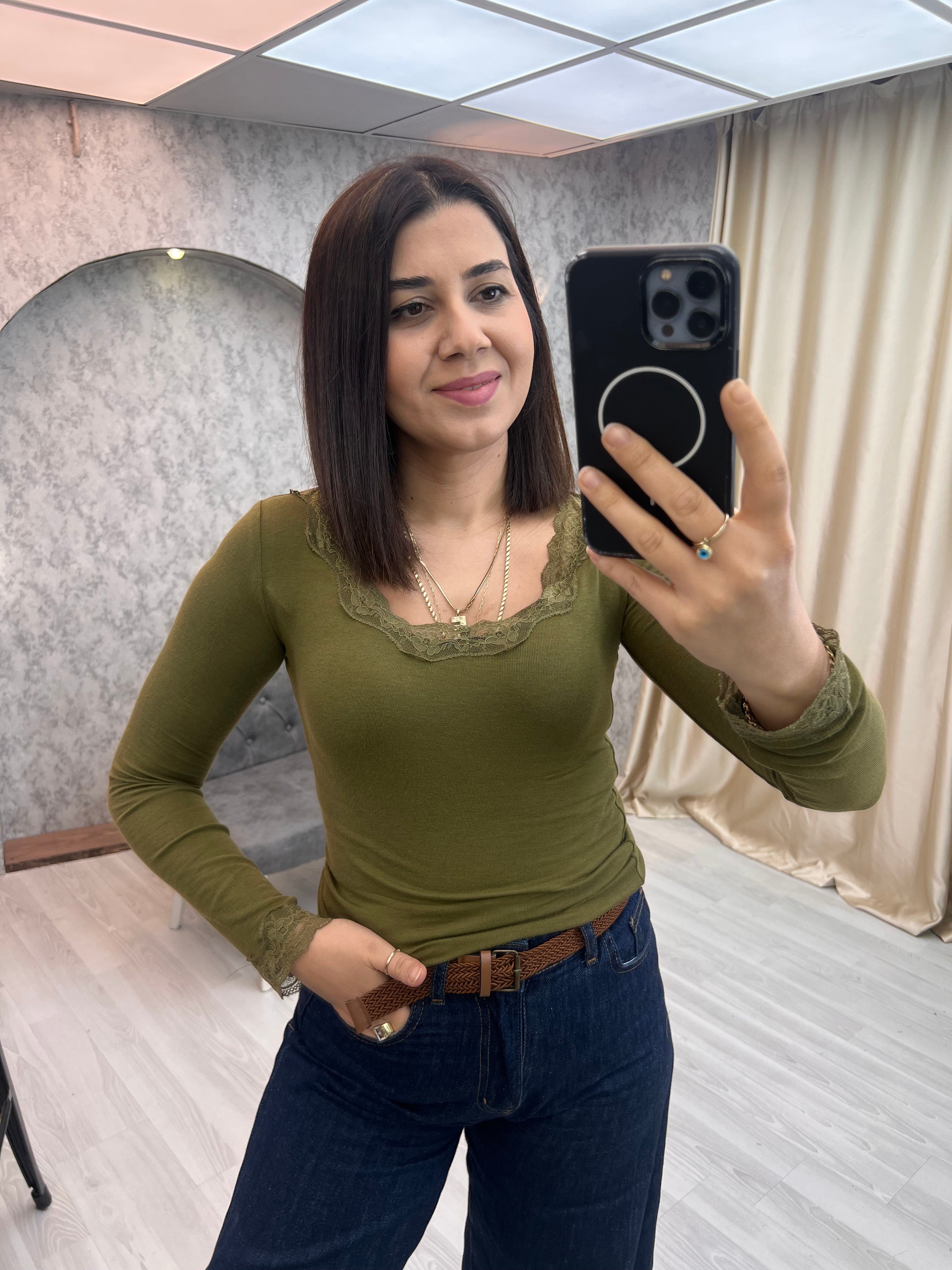 v yaka Güpür Detay Bluz Haki