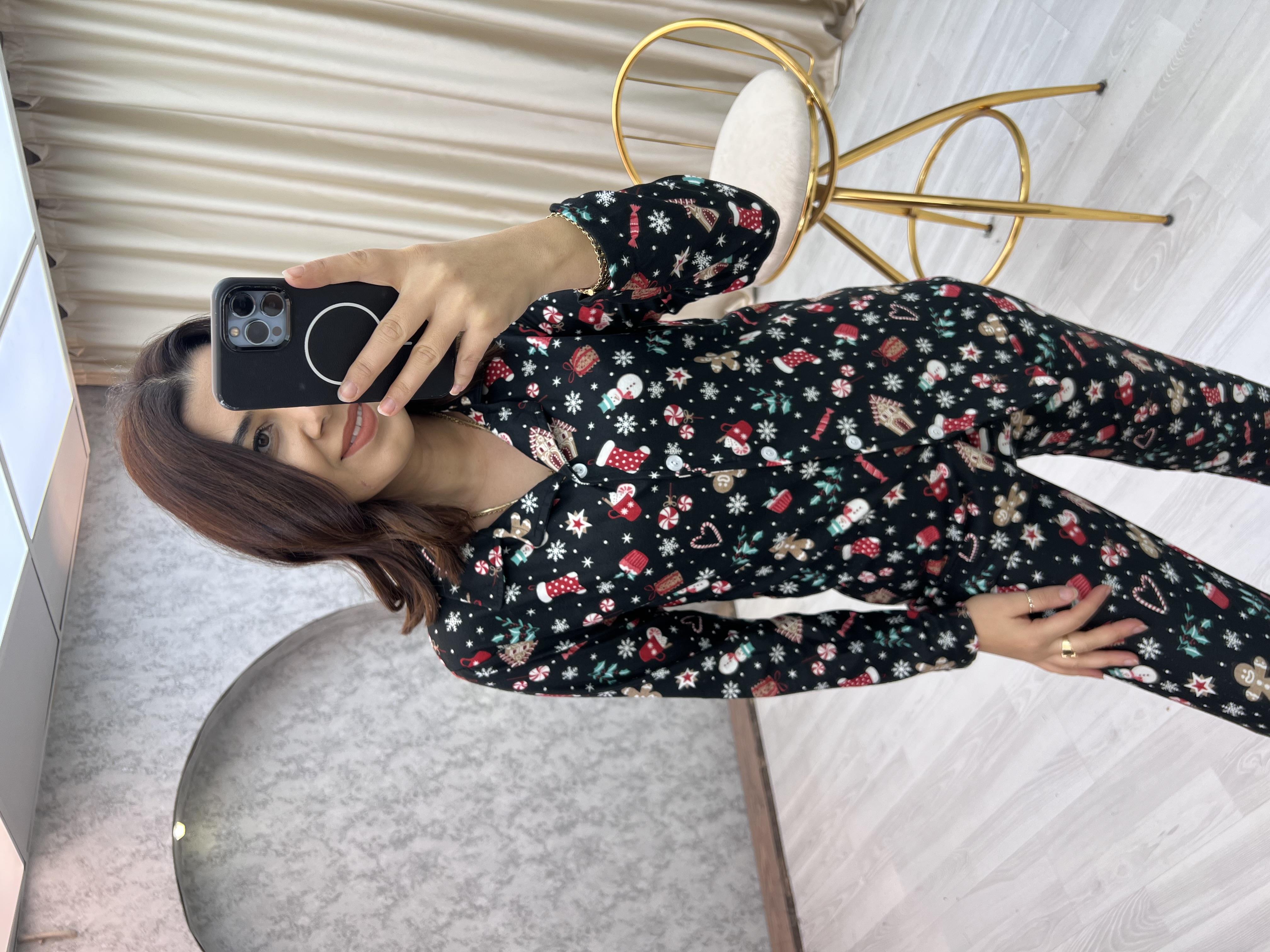 Yakalı Yılbaşı Figürlü Pijama Takımı Siyah